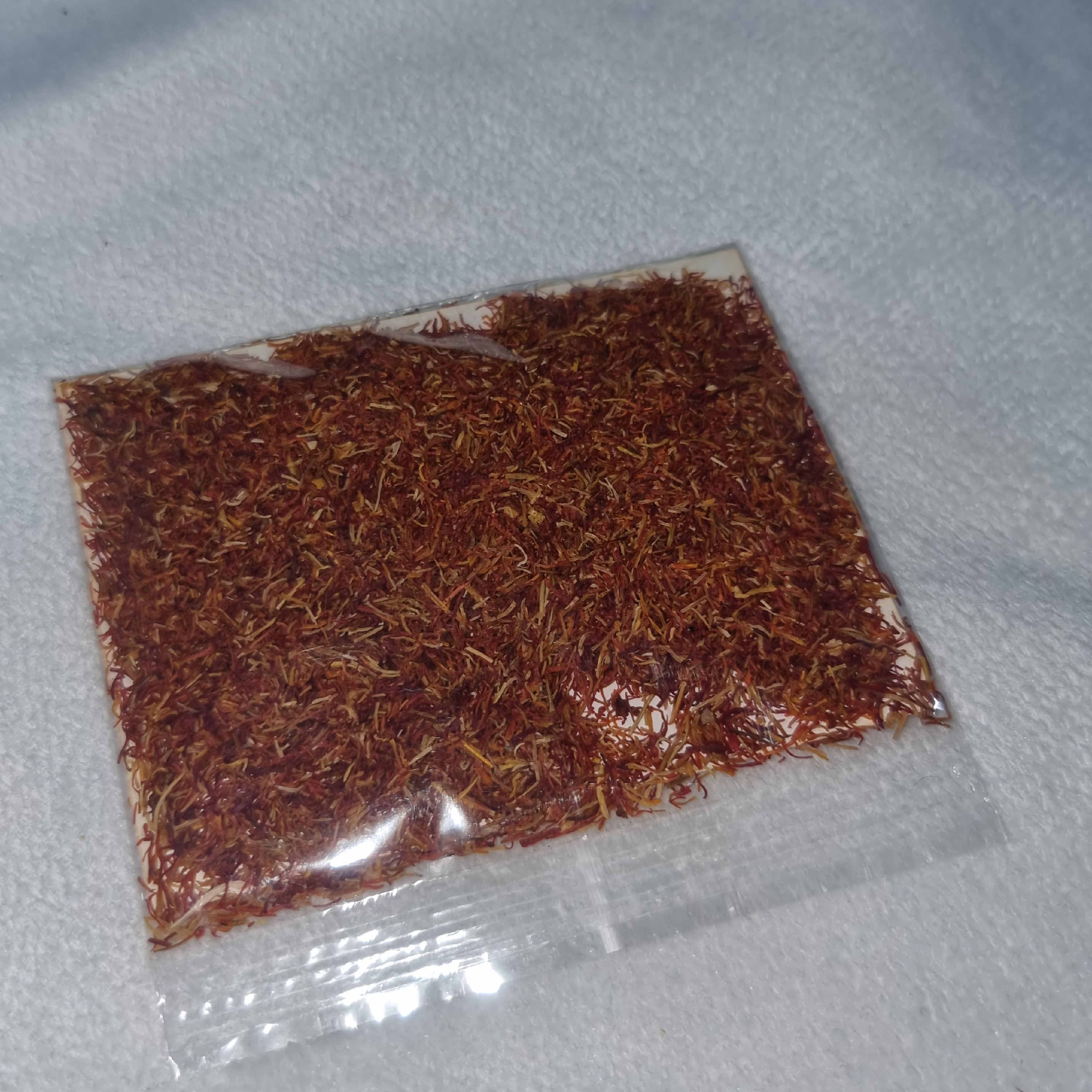 ترکیب ریشه و سرگل زعفران مخصوص آشپزخانه یک مثقال