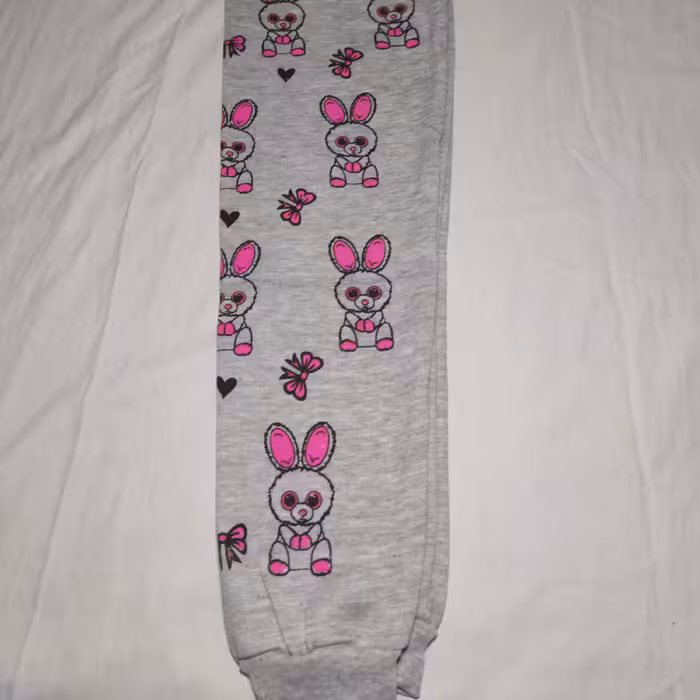 شلوار دخترانه مچدار تک رنگ صورتی در طرح خرگوش  .طول85 و عرض 29