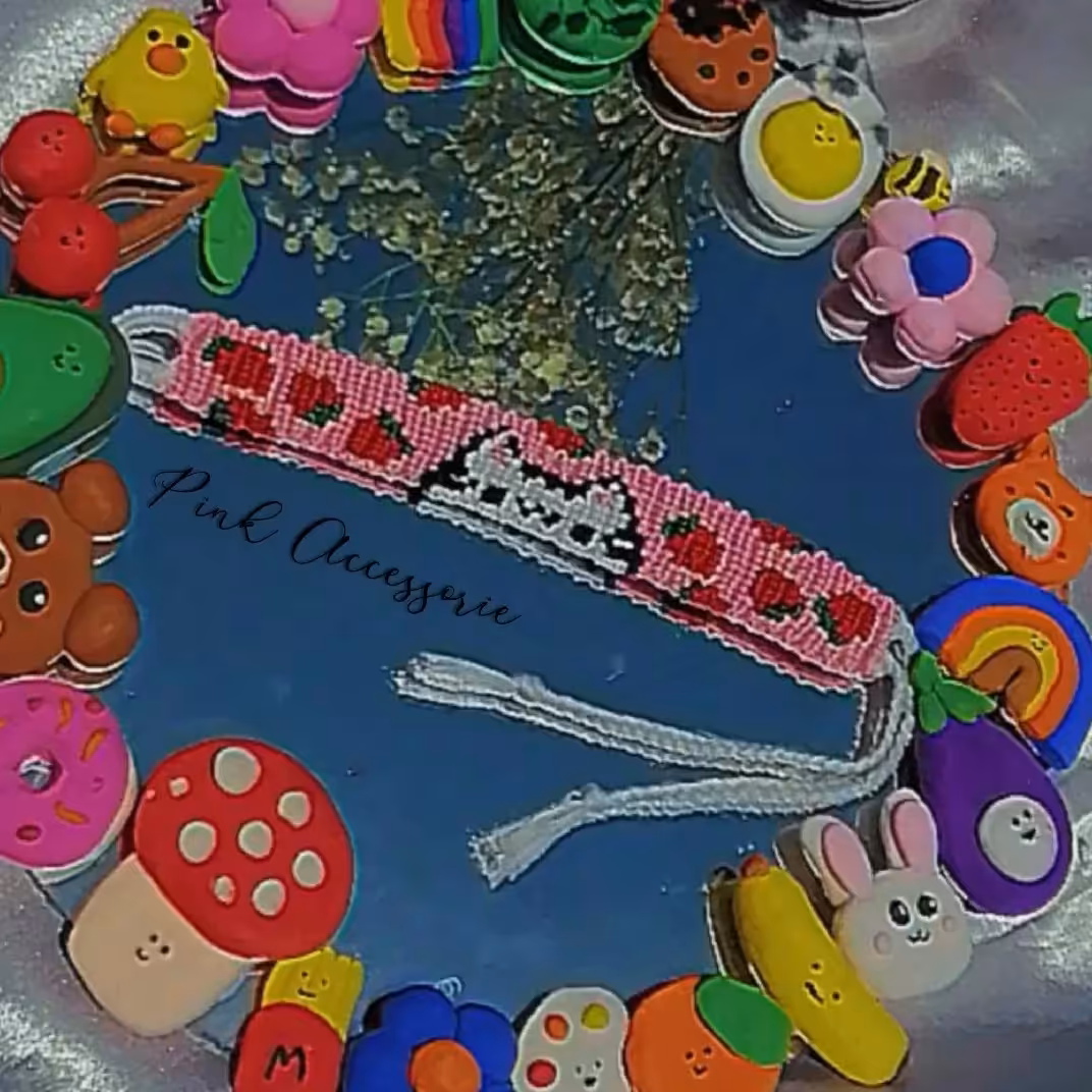 دستبند دوستی. دستبند الفابافی. نخ کوبلن. گربه. صورتی. توت فرنگی. دستبافت. 