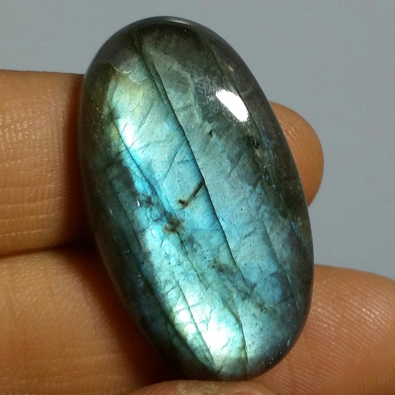 نگین لابرادوریت وارداتی از کشور لابرادور کانادا با تلالوئی بسیار بی نظیر و کمیاب کد 11170