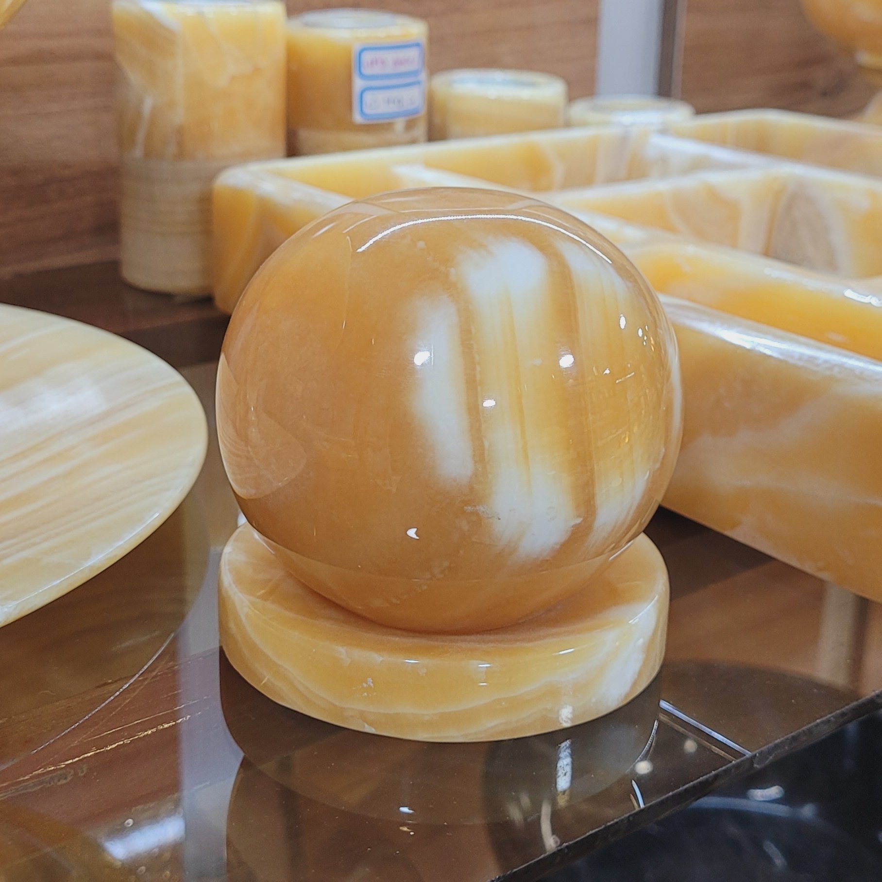 گوی آرامش سنگی-همراه پایه سنگی-سنگ طبیعی مرمر پرتغالی-خرید بدون واسطه و دلال