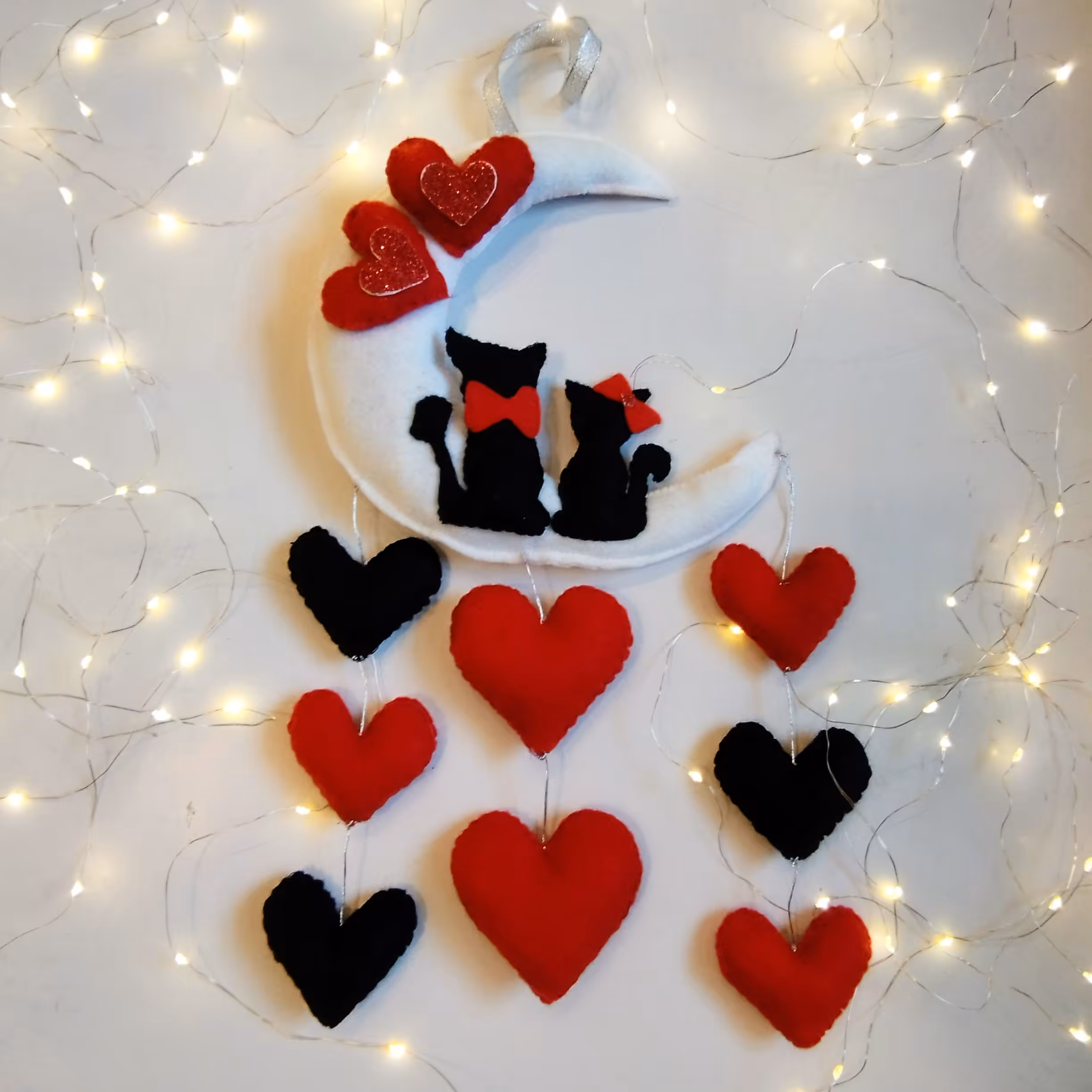 آویز  گیفت طرح ماه و گربه مناسب برای هدیه کادو ،جشن وتم تولد،در اتاق ،سیسمونی