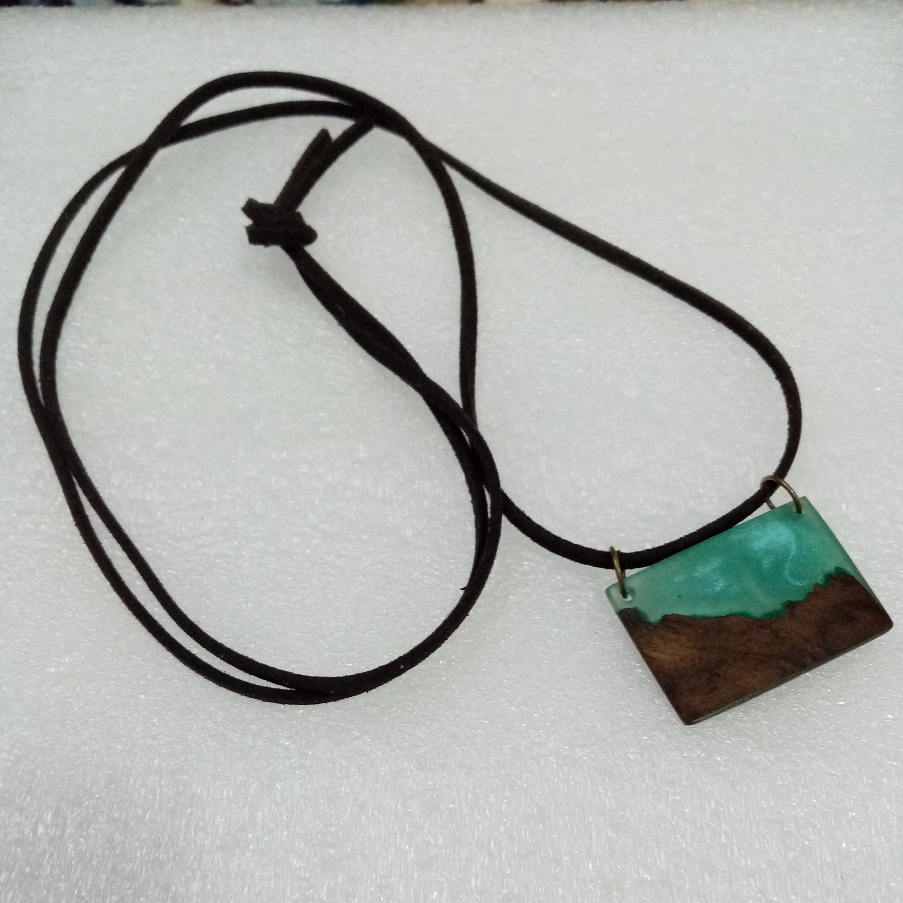گردنبند چوب و رزین