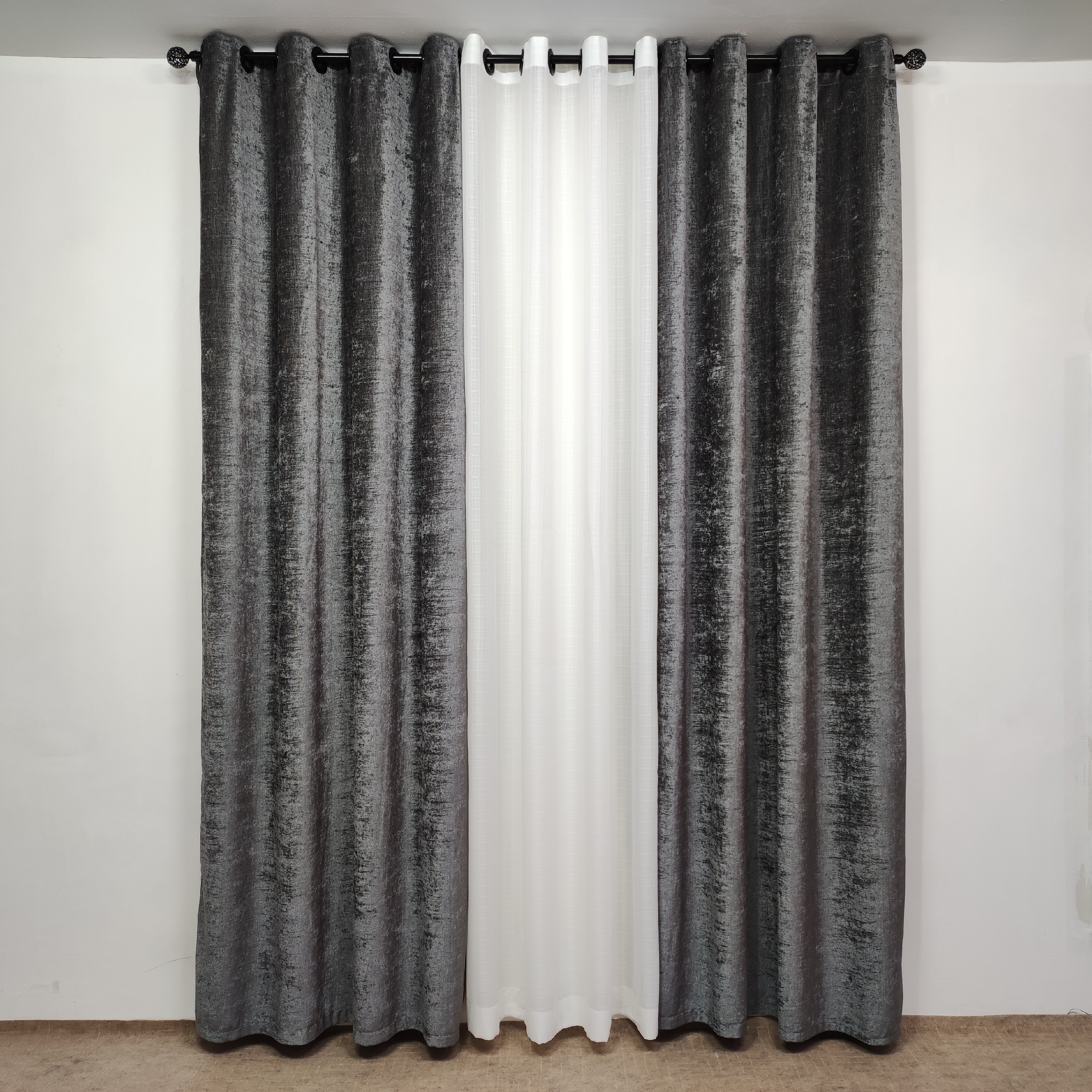 پرده مخمل شانل پانچ با رنگ دلخواه عرض هر قواره 140 سانتی متر در ارتفاع دلخواه (قیمت هر قواره)