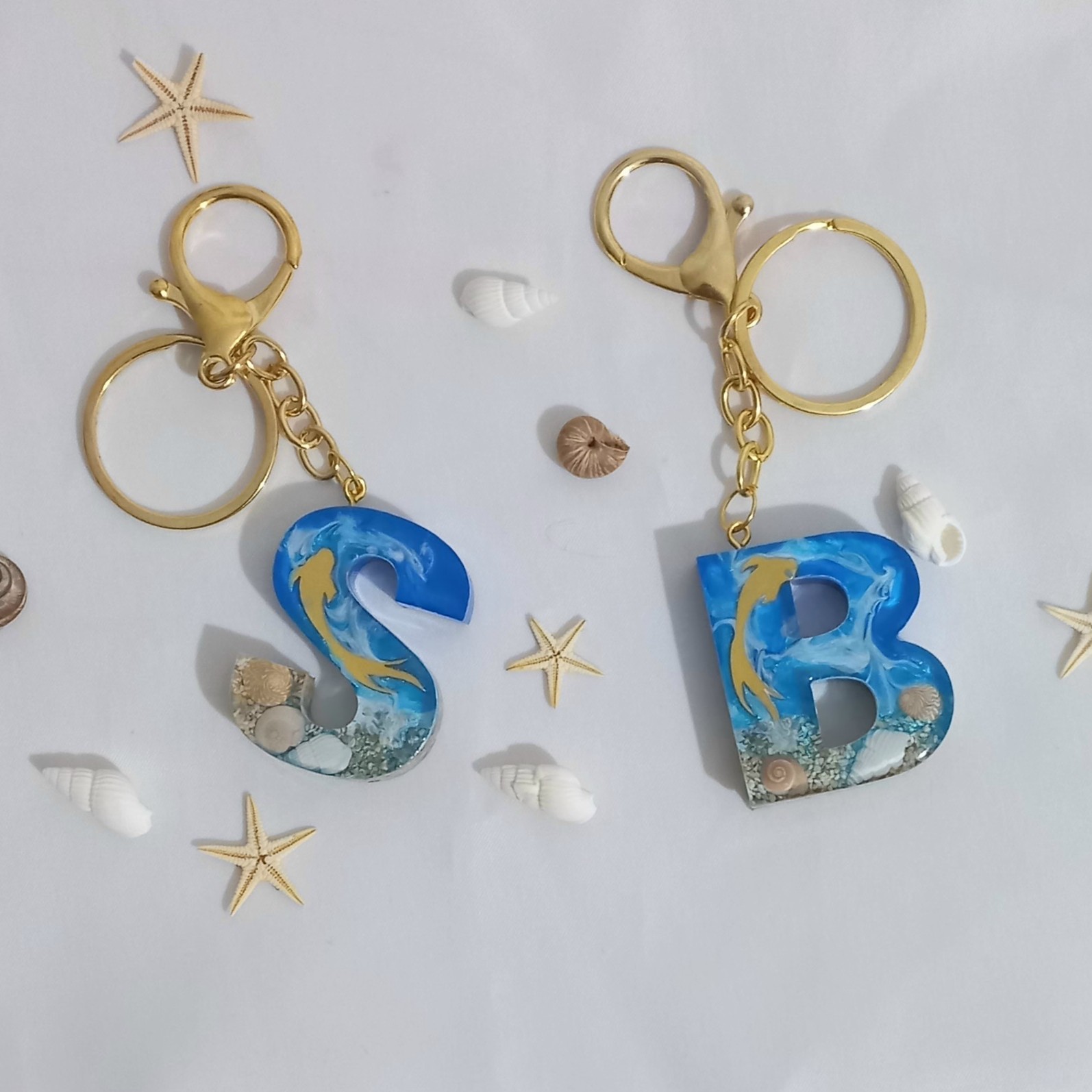 جاکلیدی رزینی حروف انگلیسی دریا یه تیکه از طبیعت و دریا رو تو دستت داشته باش