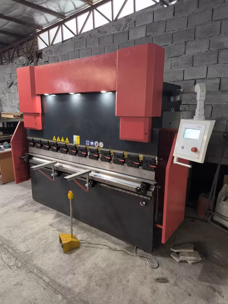 دستگاه پرس برک (خم) سه محور CNC
