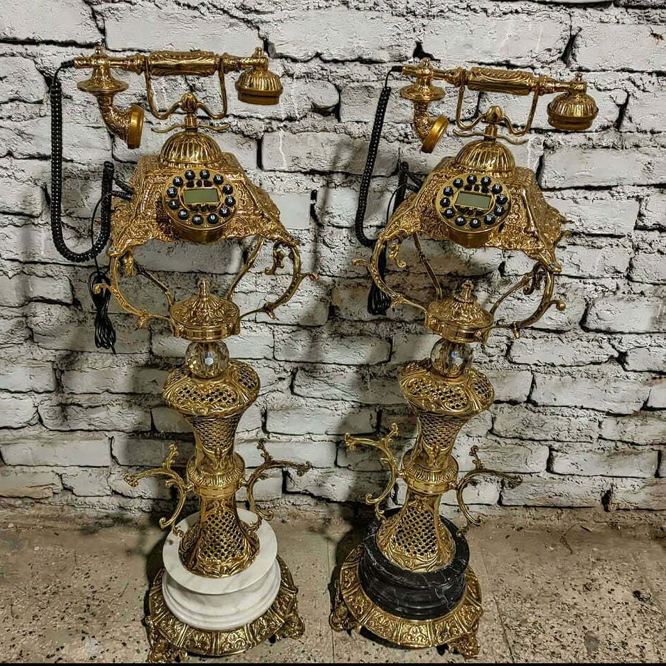 تلفن برنز ایستاده پایه دار مدل  پایه سنگی ستون زنبوری