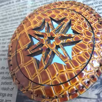 اینه جیبی اسلیمی با   چرم طبیعی مدل   ورنی  دستدوخت