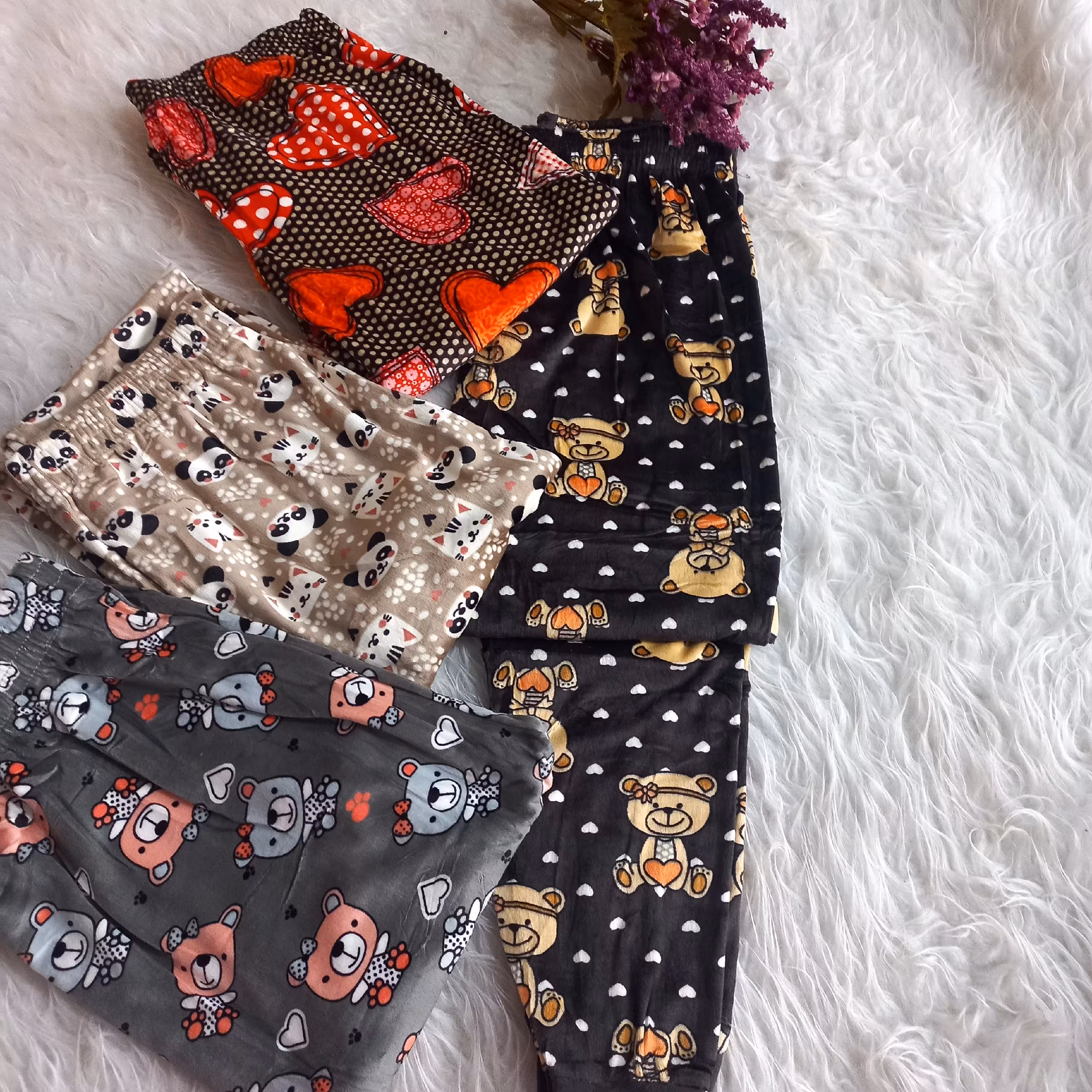 شلوار مخمل طرح فانتزی  قد100.برندوارداتی.سایز بزرگ تا 52