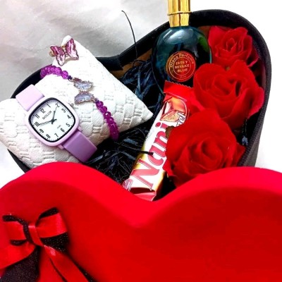 باکس هدیه ساعت بولون ،انگشتر و دستبند و ادکلن و گل رز