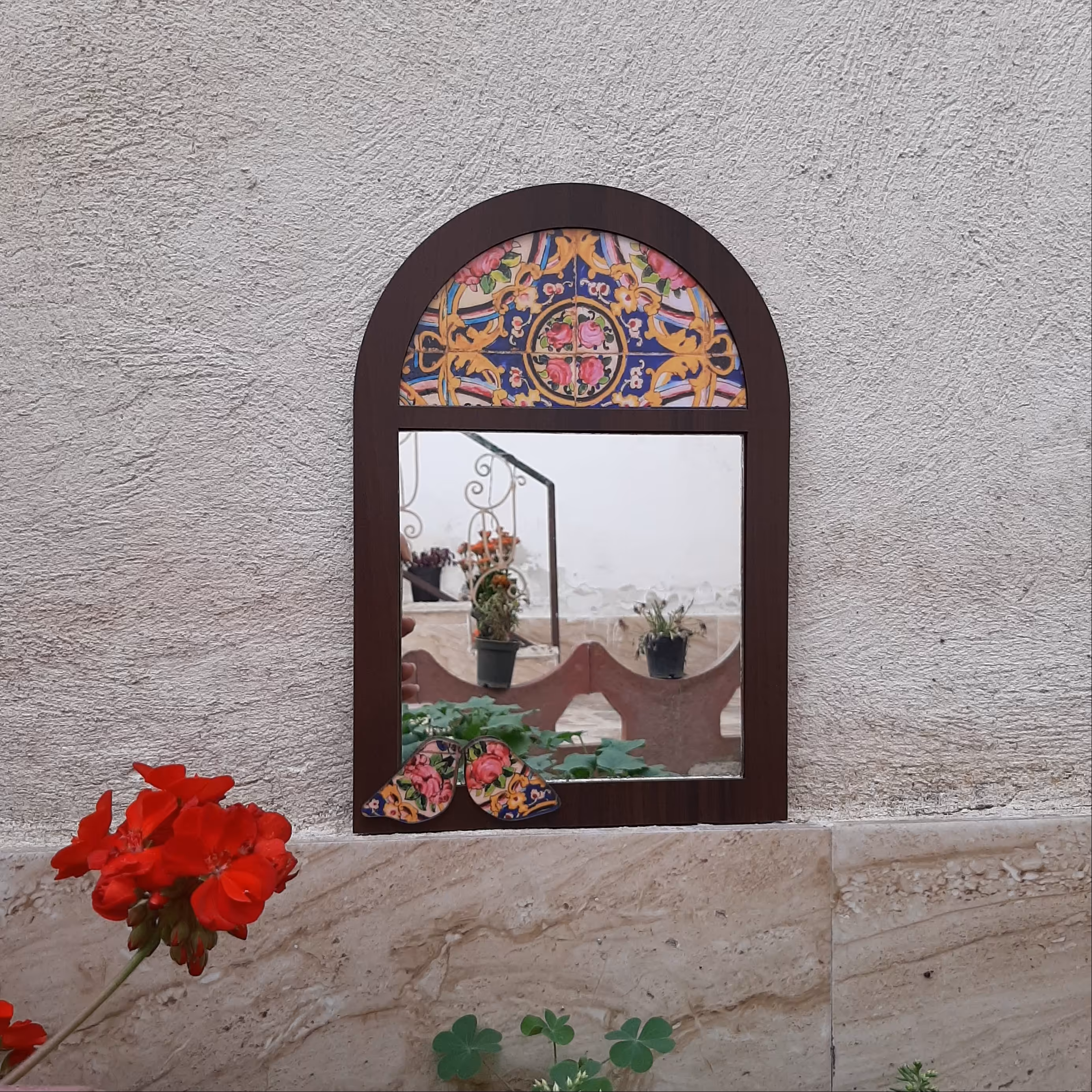 آینه یا جاکلیدی گنبدی با طرح سنتی و جنس چوبی