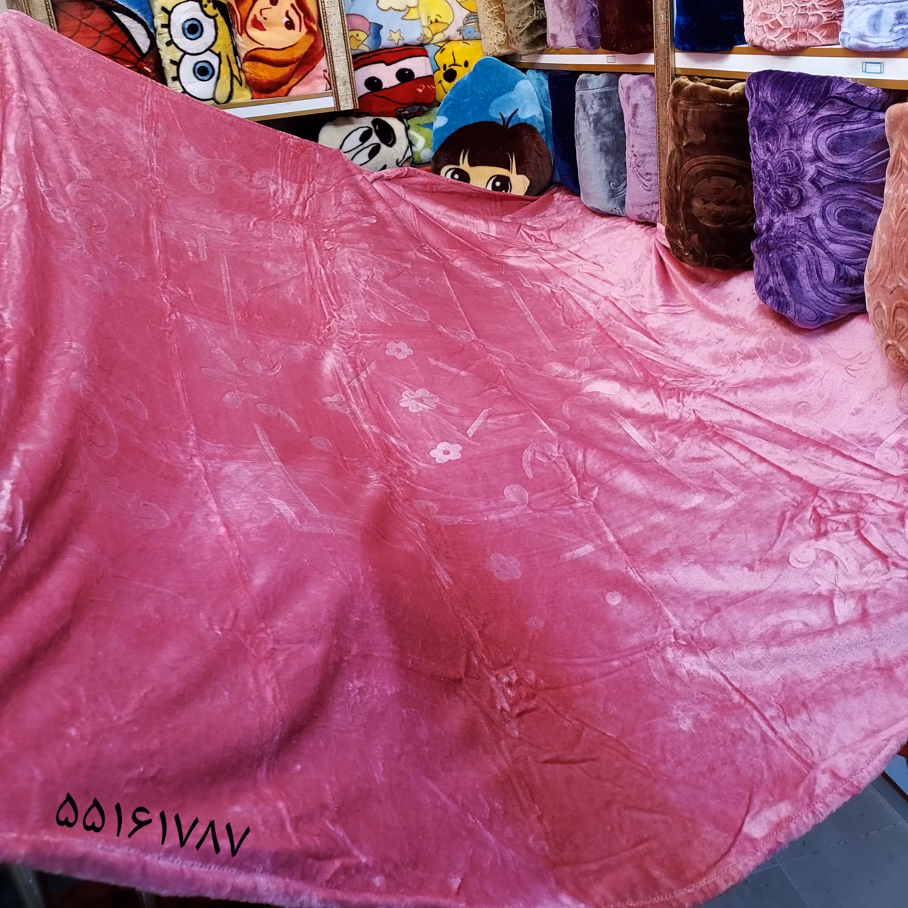 پتوی دونفره نرمینه تک رنگ گلبرجسته مسافرتی ساکدار مدل سروین ژله ای  رنگ صورتی کد 9
