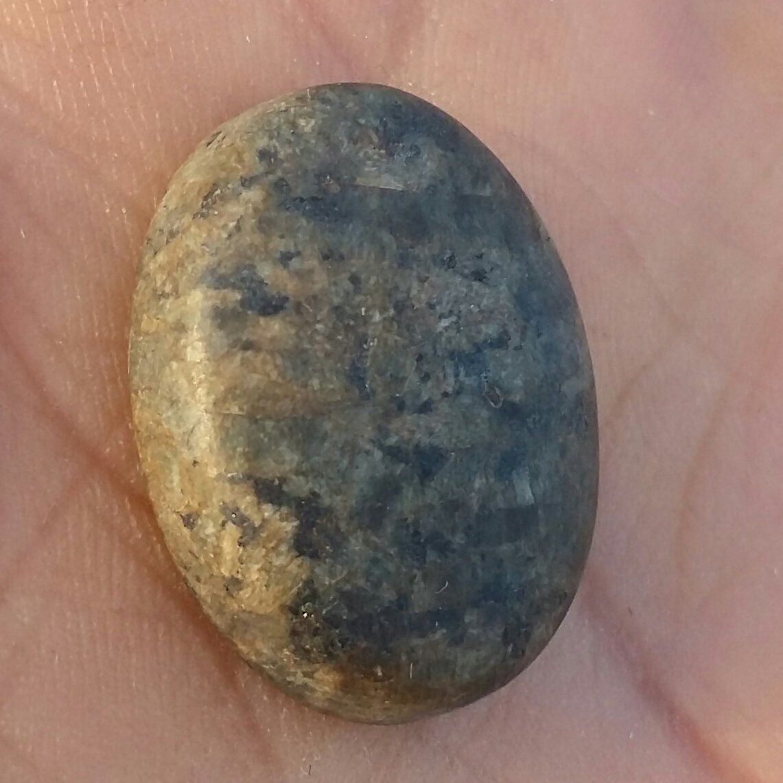 نگین عباس آباد اصل خوش رنگ و بسیار زیبا
 خوش تراش
با کیفیت
8243