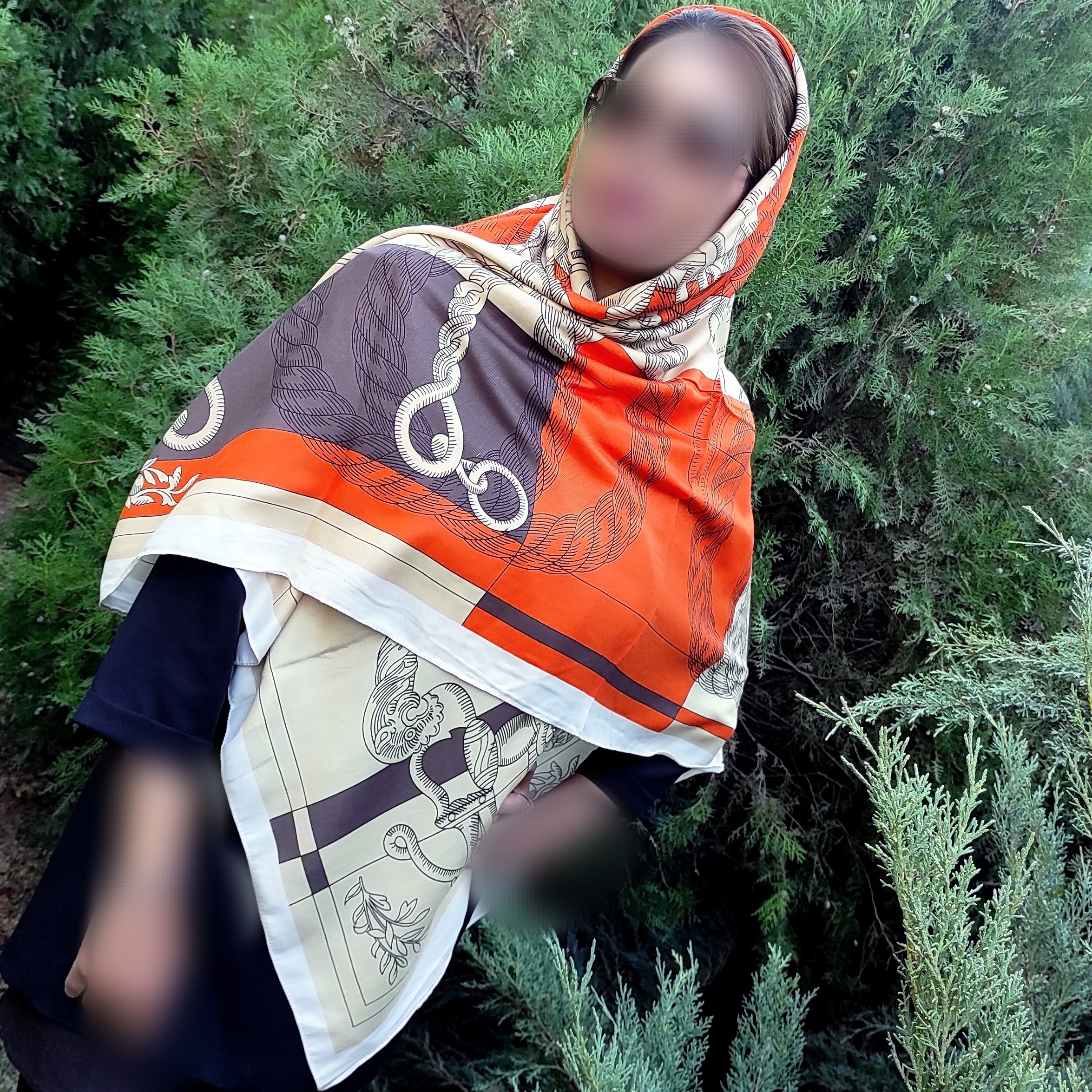 روسری نخی پاییزه در دورنگ کرم نارنجی و کرم سبز طرح بسیار زیبا دور دست دوز کیفیت تضمینی مناسب چادر و مانتو