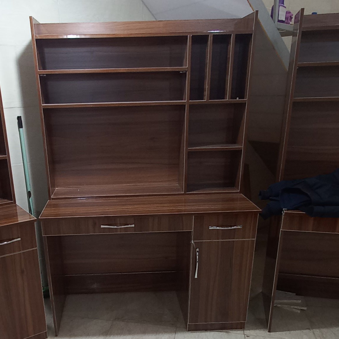 میز تحریردوتیکه