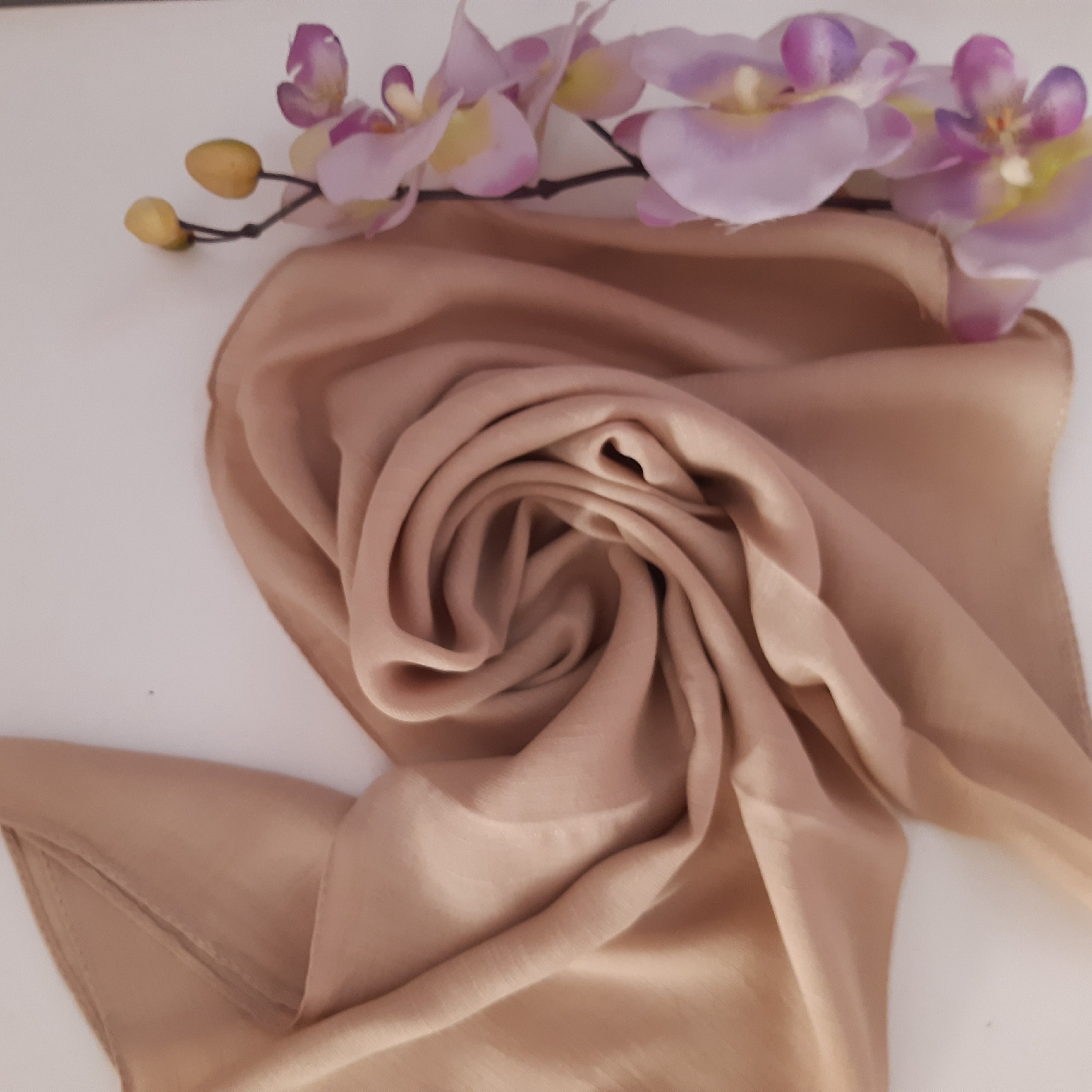 روسری نخی در واقع مینی اسکارف با سایز 80 تایی و جنس نخی درجه یک