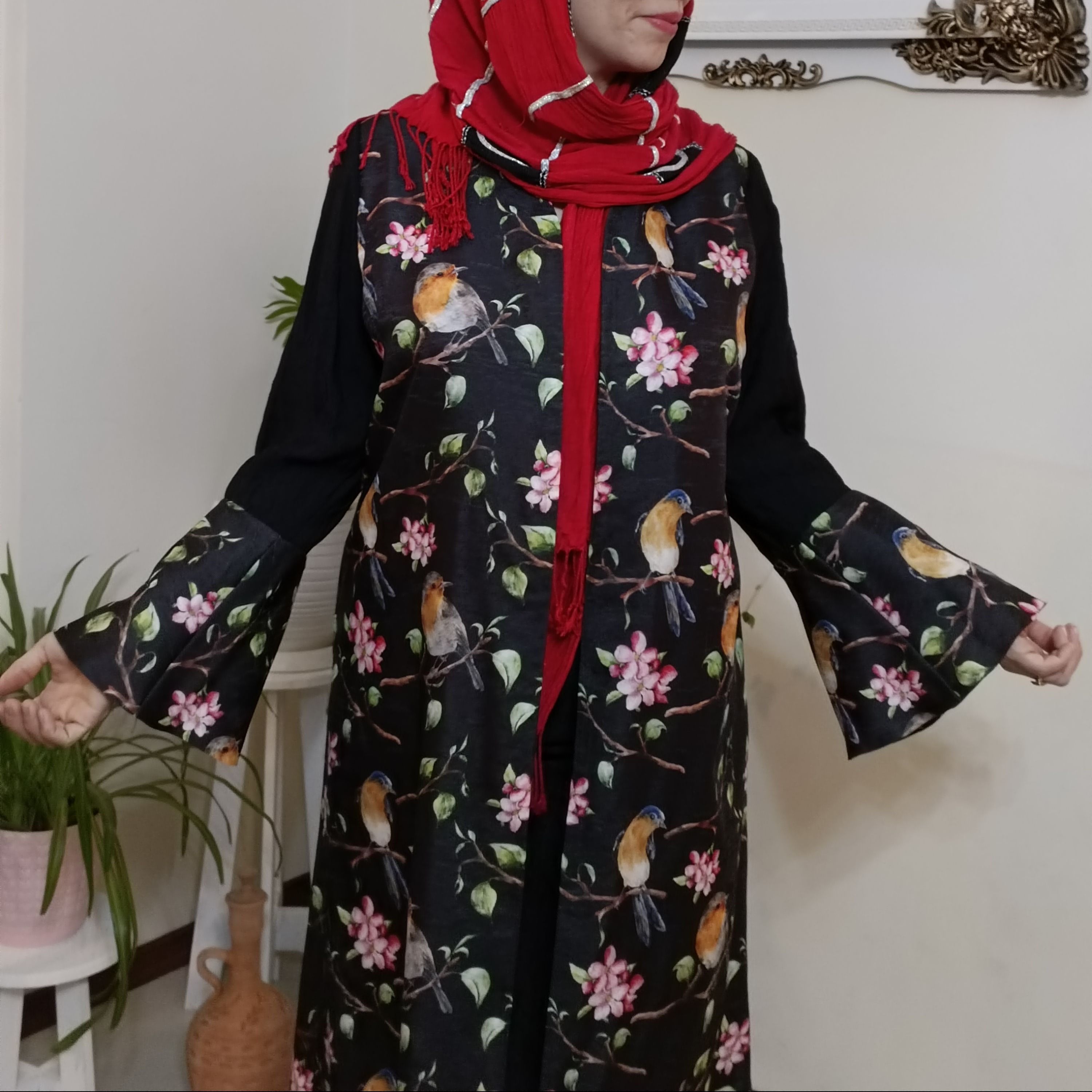 مانتوی مشکی مزون دوز با پارچه ژاکارد ابریشم و آستین کلوش مناسب محرم