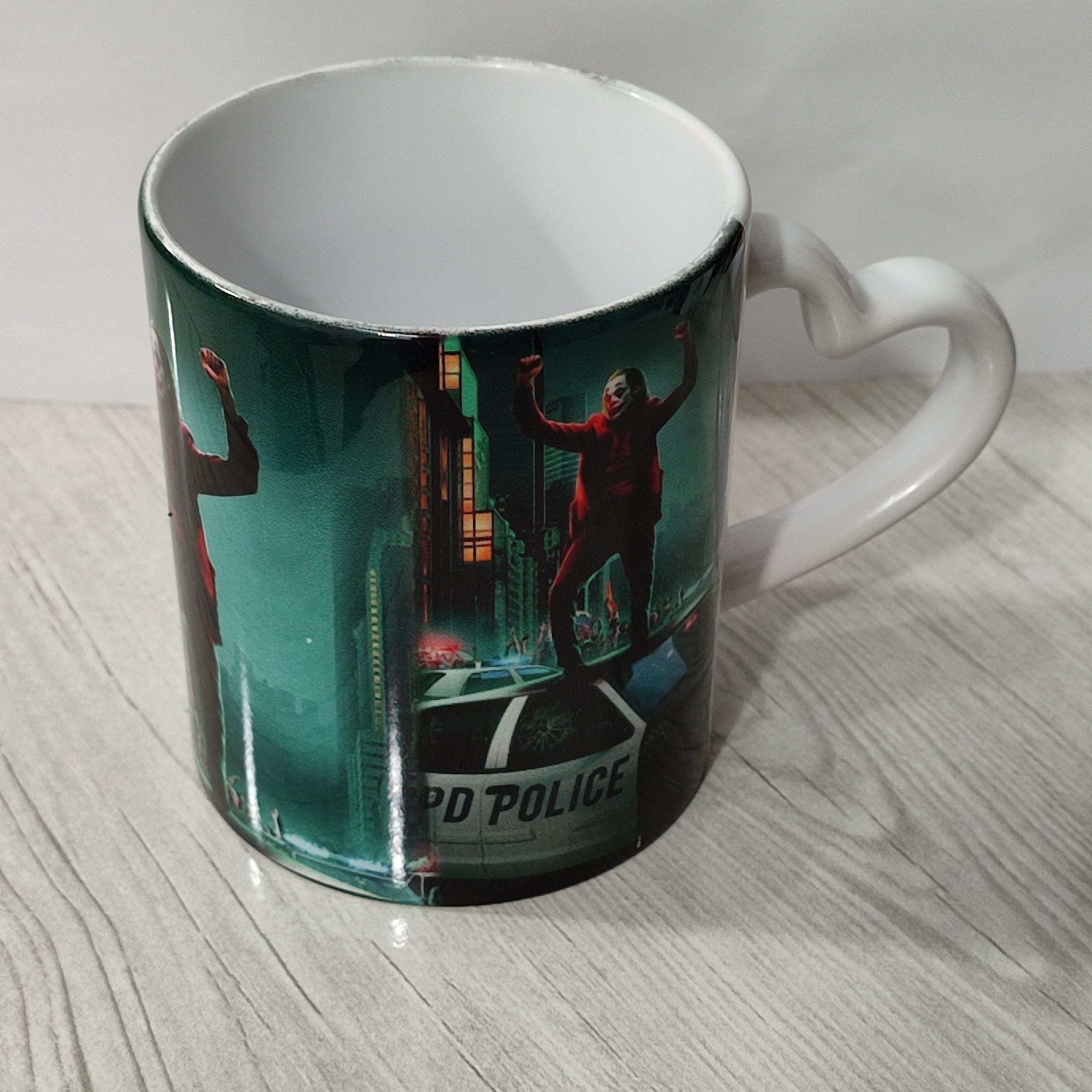 ماگ  طرح جوکر زمینه سبز