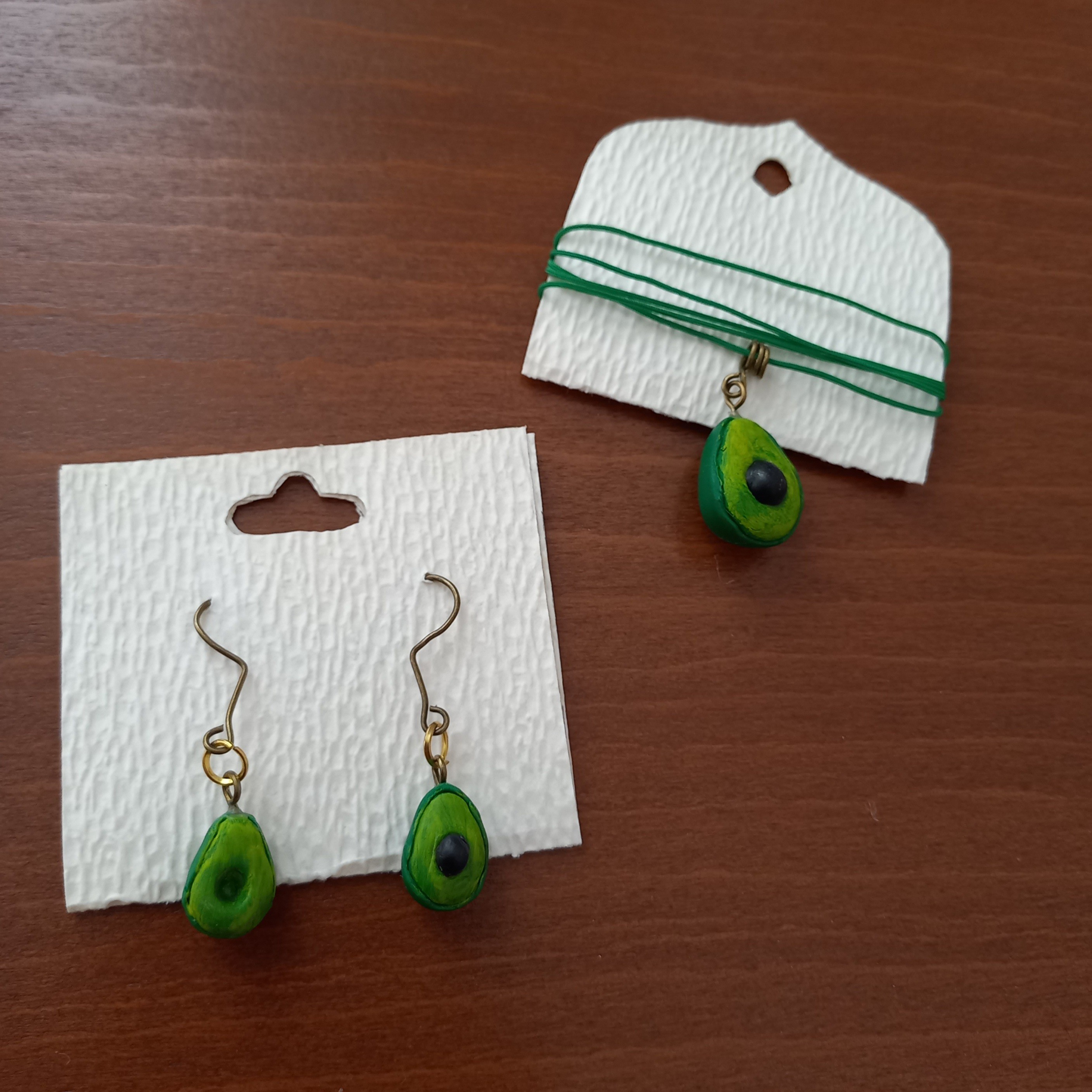 نیم ست طرح آووکادو ، گوشواره و گردنبند خمیری طرح آووکادو