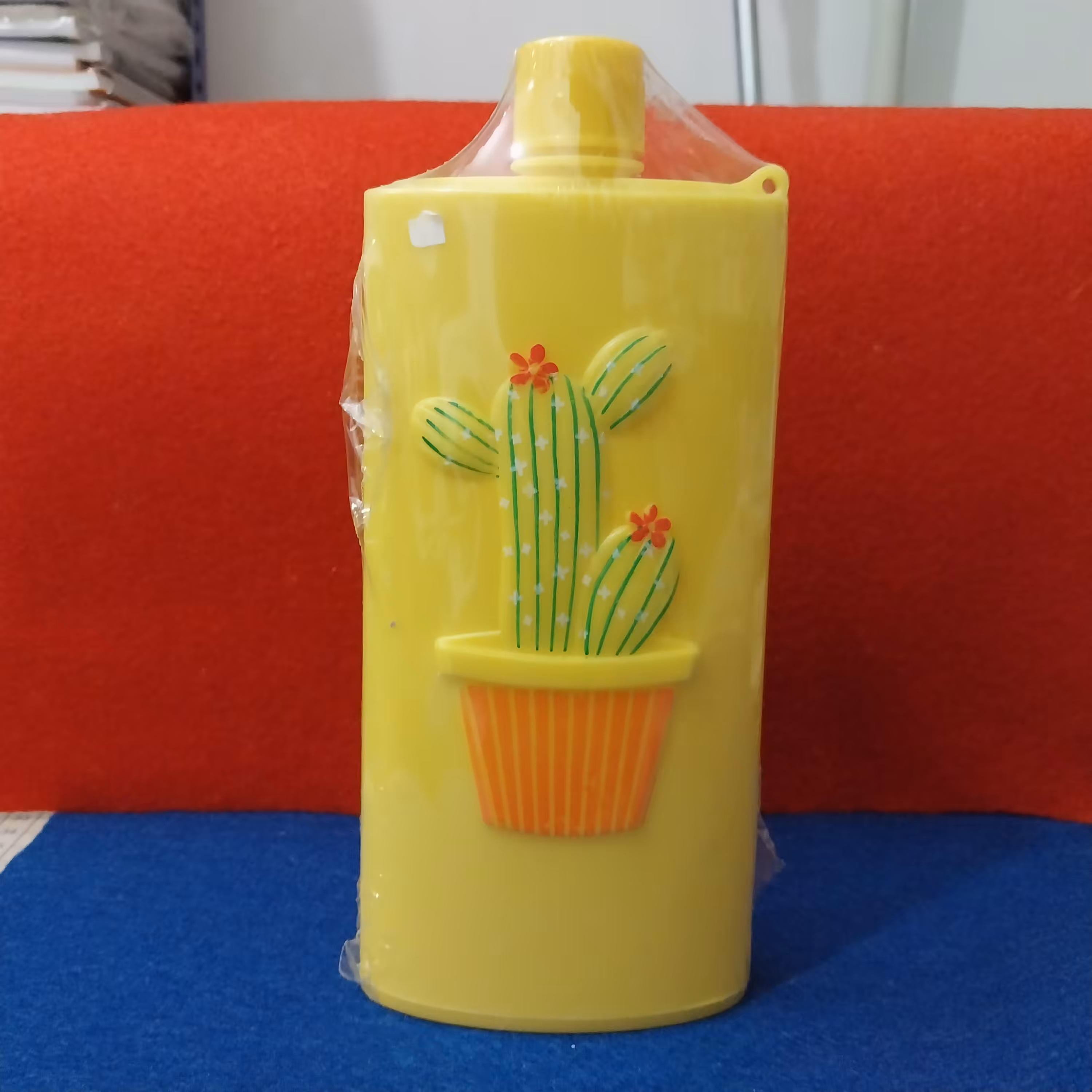 بطر آب رنگ زرد  طرح کاکتوس 