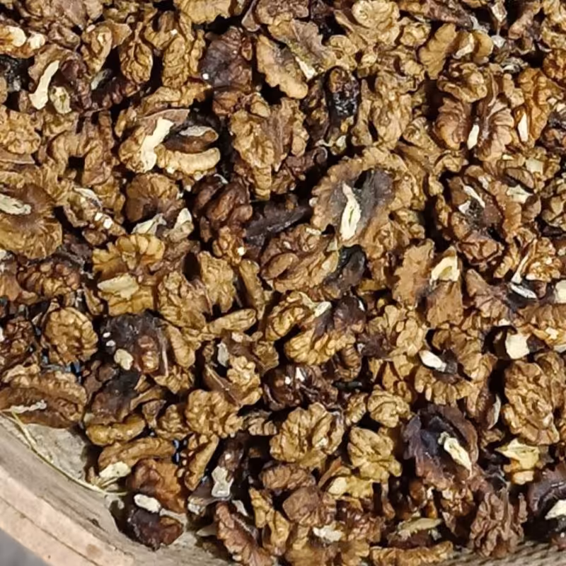 مغز گردو دوپرقهوه ای