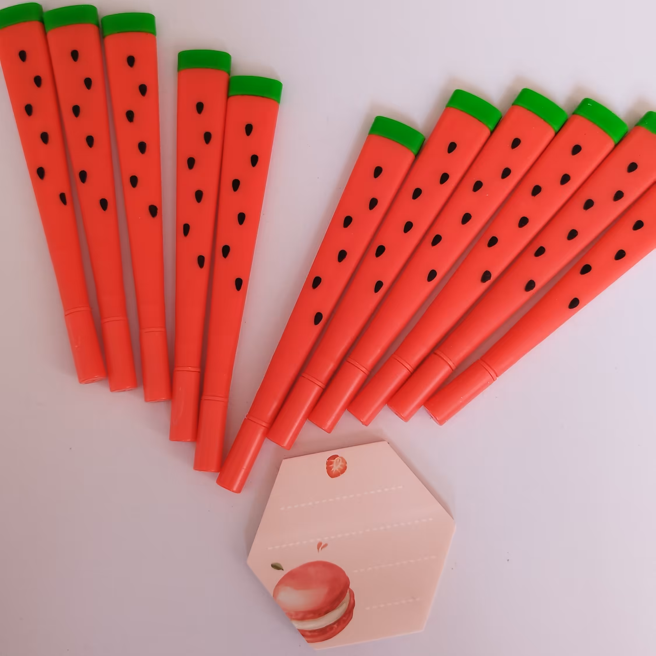 خودکار فانتزی بدنه سیلیکونی طرح هندوانه با ضخامت نوک 0.5 و رنگ جوهر سیاه