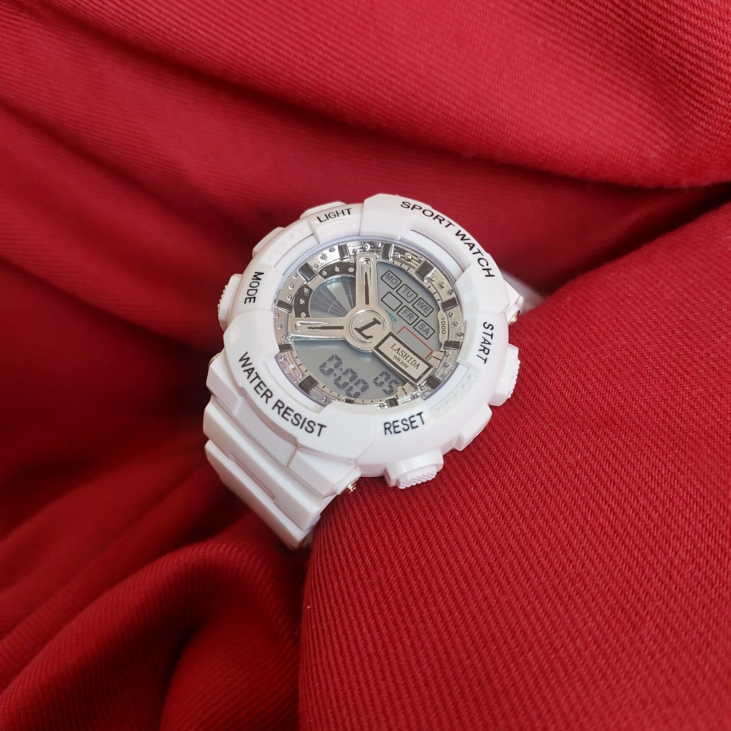 ساعت جیشاک سفید نقره ای مناسب هدیه و استفاده روزمره ارسال رایگان