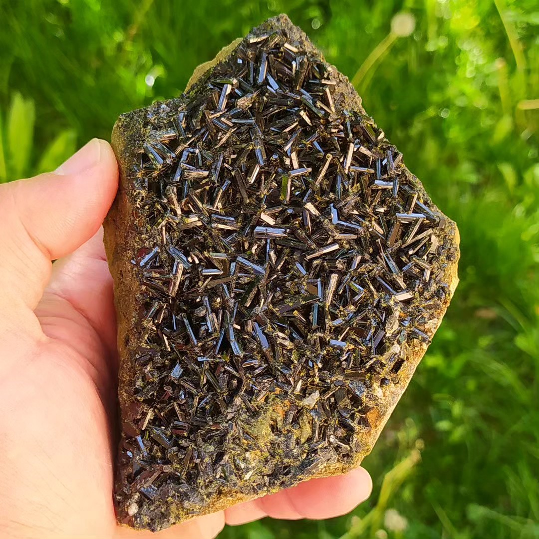 اپیدوت درشت و زیبا 