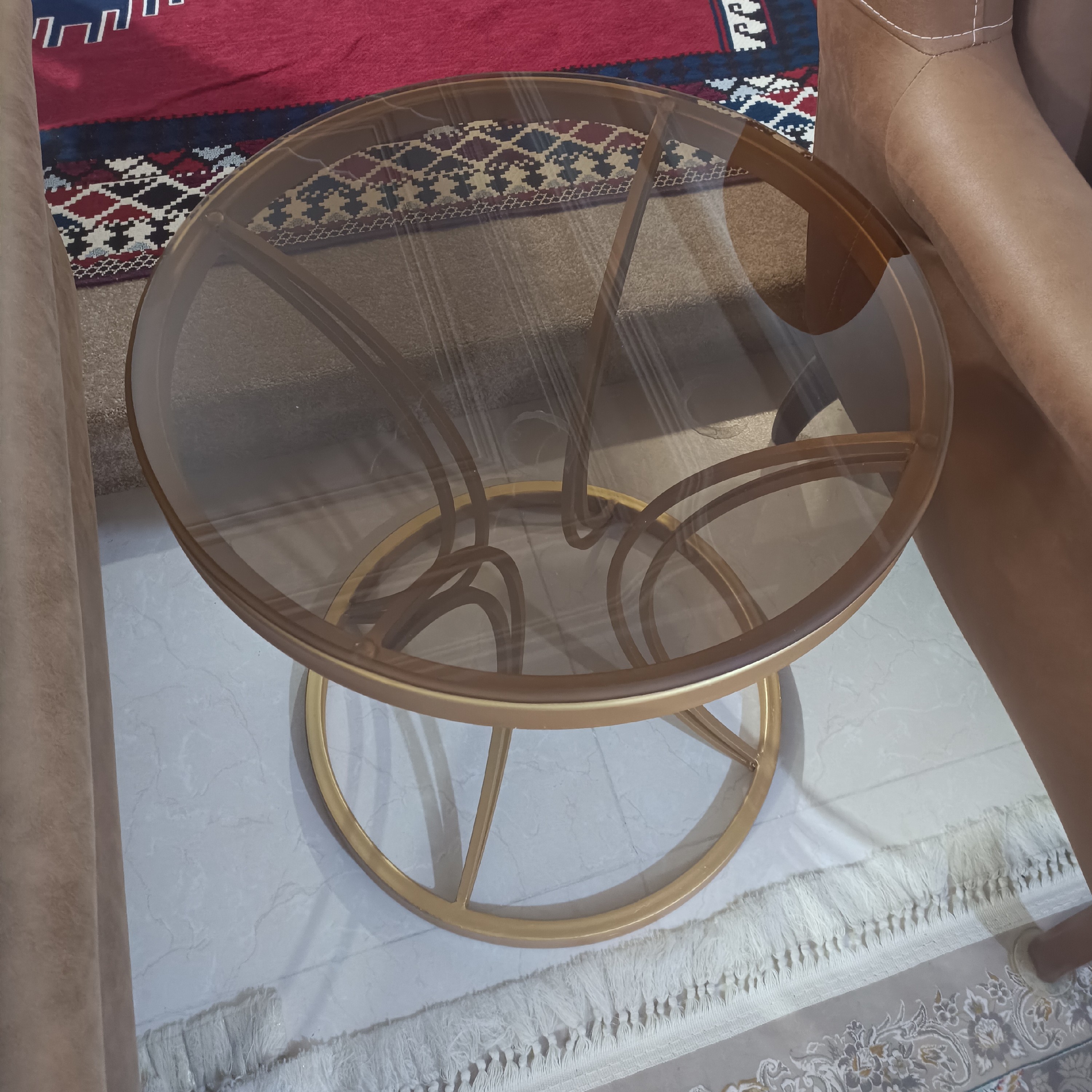 کنار مبلی