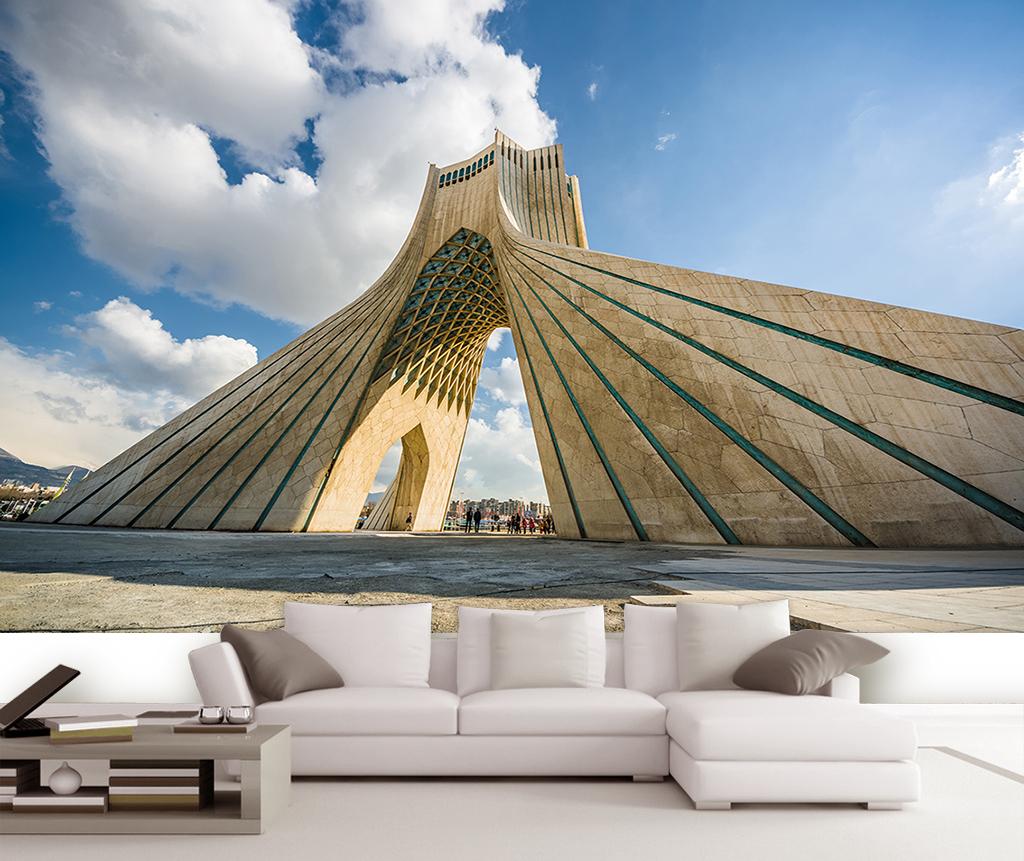 برج ازادی واسمان ابی از نمای پایین