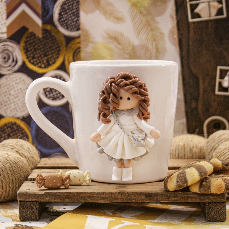 ماگ سرامیکی سفید طرح دخترک مو فرفری