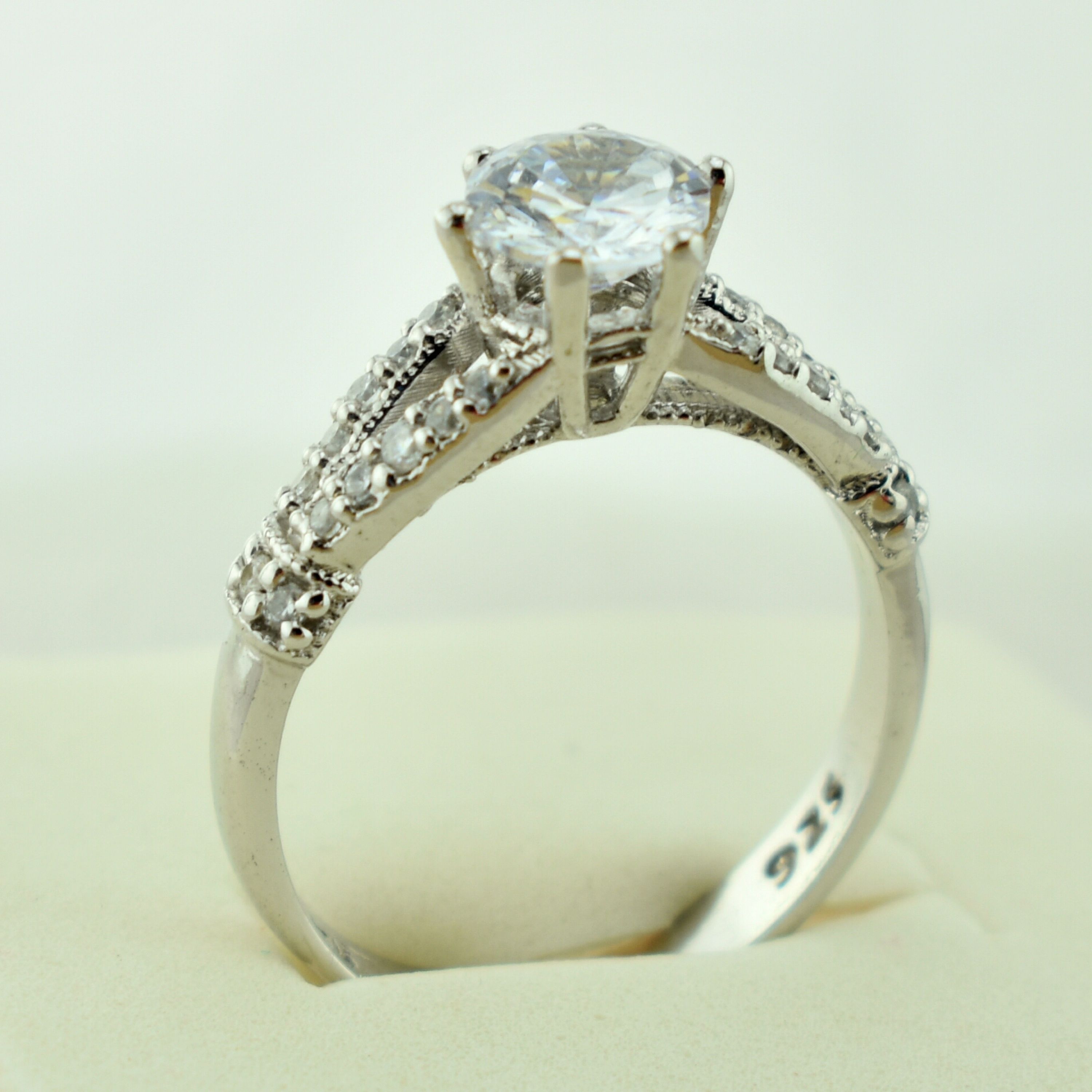 انگشتر نقره زنانه تک نگین سولیتر آبکاری رودیوم کد 427