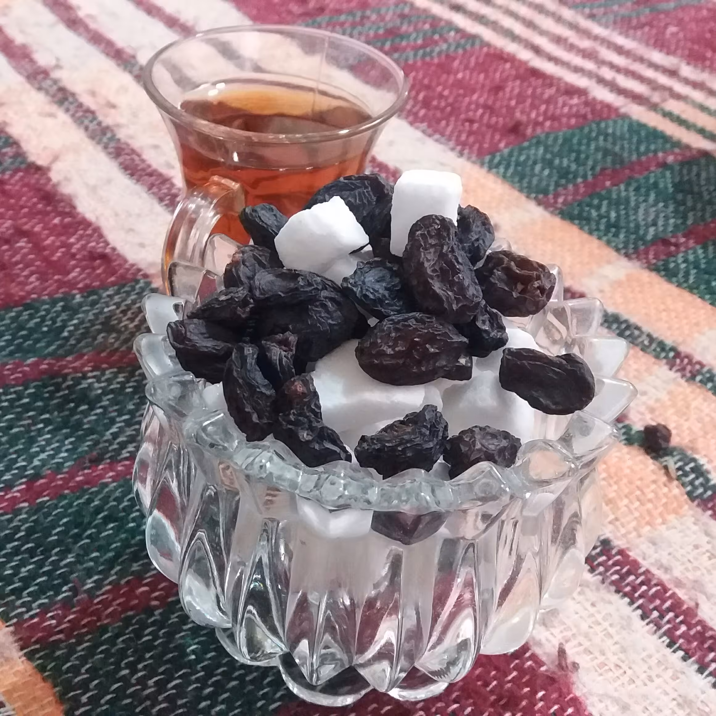 یک کیلو گرم مویز سیاه گوشتی درشت آفتابی دیمی (مستقیم از باغدار)