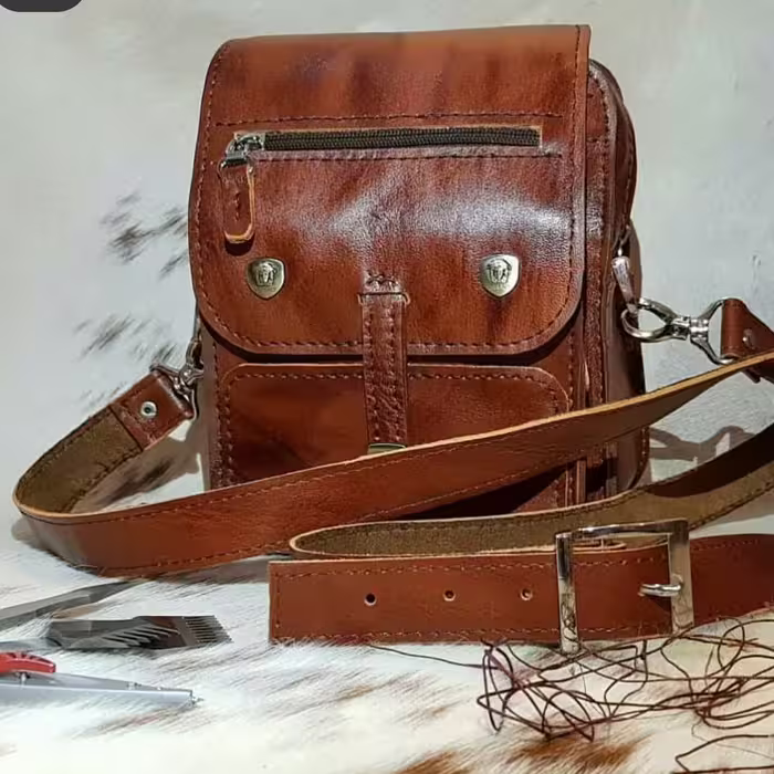 کیف کراس مردانه چرمطبیعی تمام دستدوز