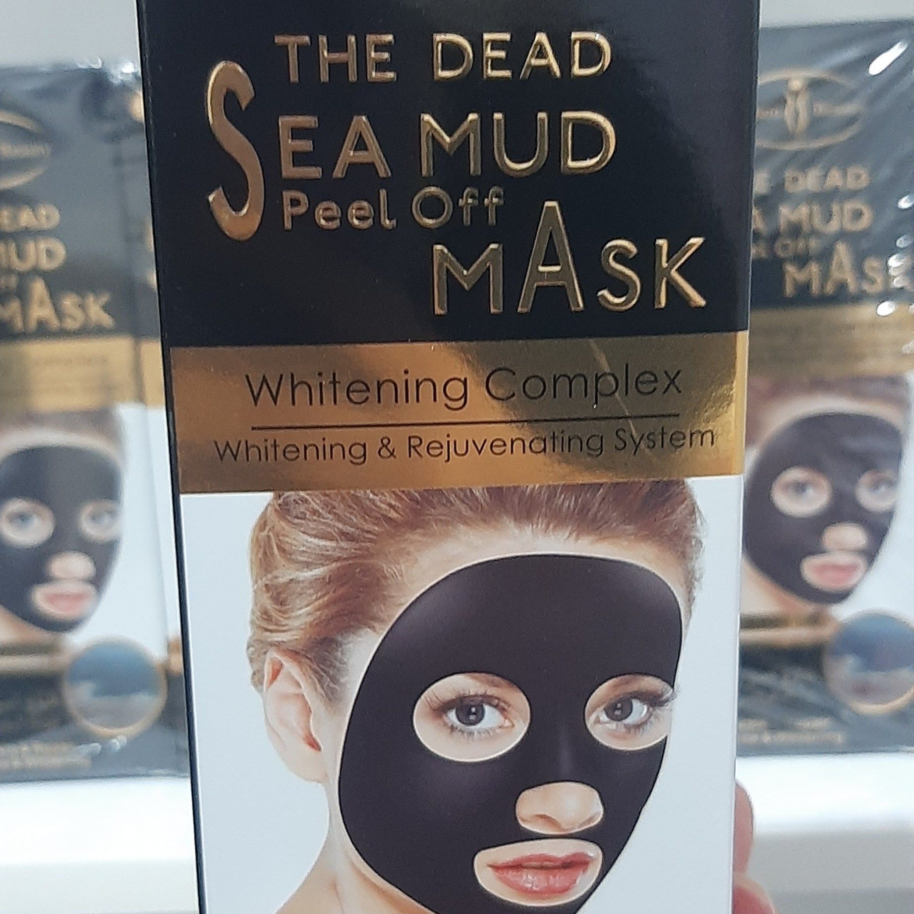 ماسک سیاه
ضد لک و صاف کننده

 افزایش زیبایی و بهبود وضعیت پوست

پاک کننده عمقی پوست 

نرم کننده