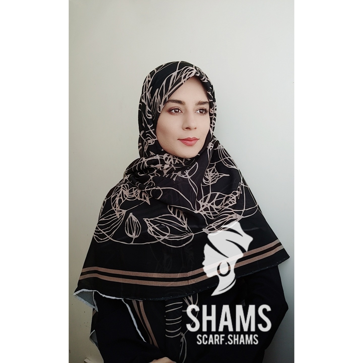 روسری زنانه مشکی کرمی طرح دار نخی خنک تابستانه محرم قواره 140 قواره بزرگ دور دست دوز با ارسال رایگان