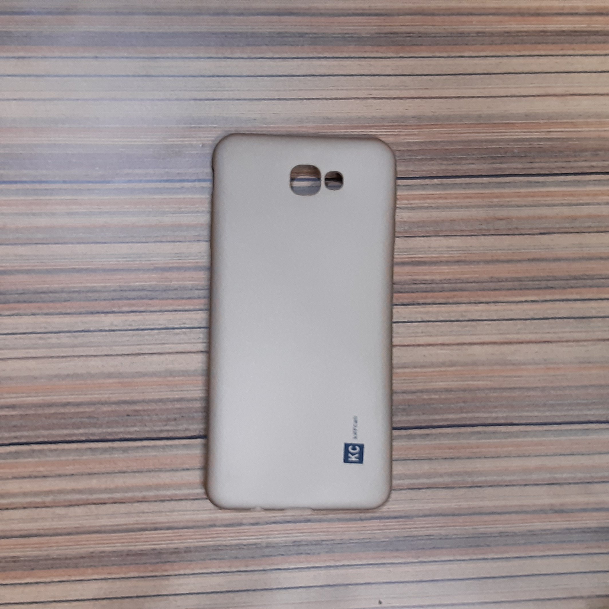 قاب سامسونگ مدل J7 prime مخصوص محافظت از گوشی هایی که پشت قاب آنها حساس و قابل خش هستند