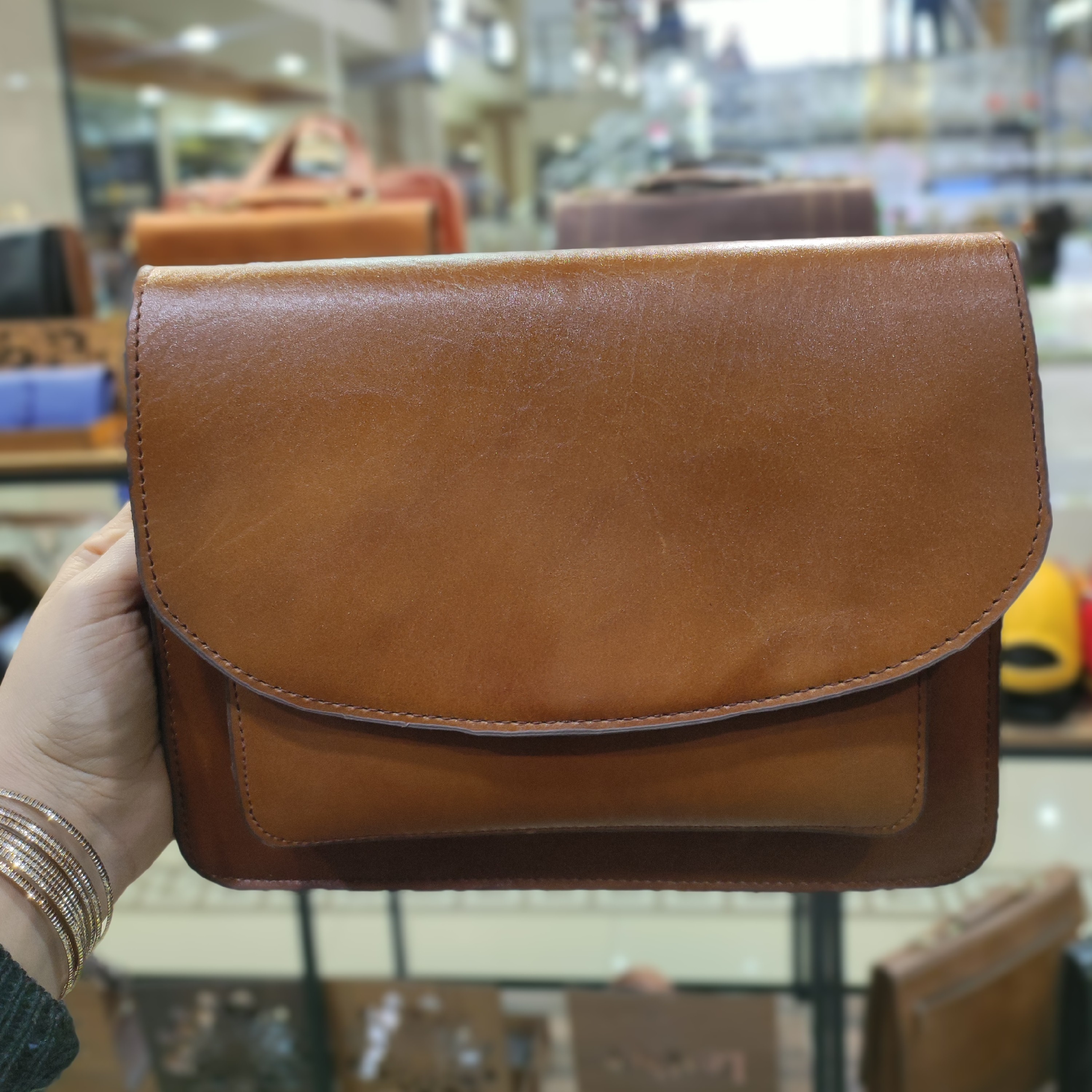کیف دوشی زنونه و دخترونه چرم