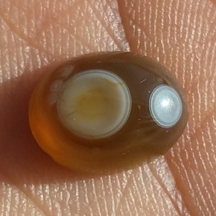 نگین معدنی عقیق باباقوری دو چشم بی نظیر محششر 100 در صد طبیعی خارق العاده زیبا