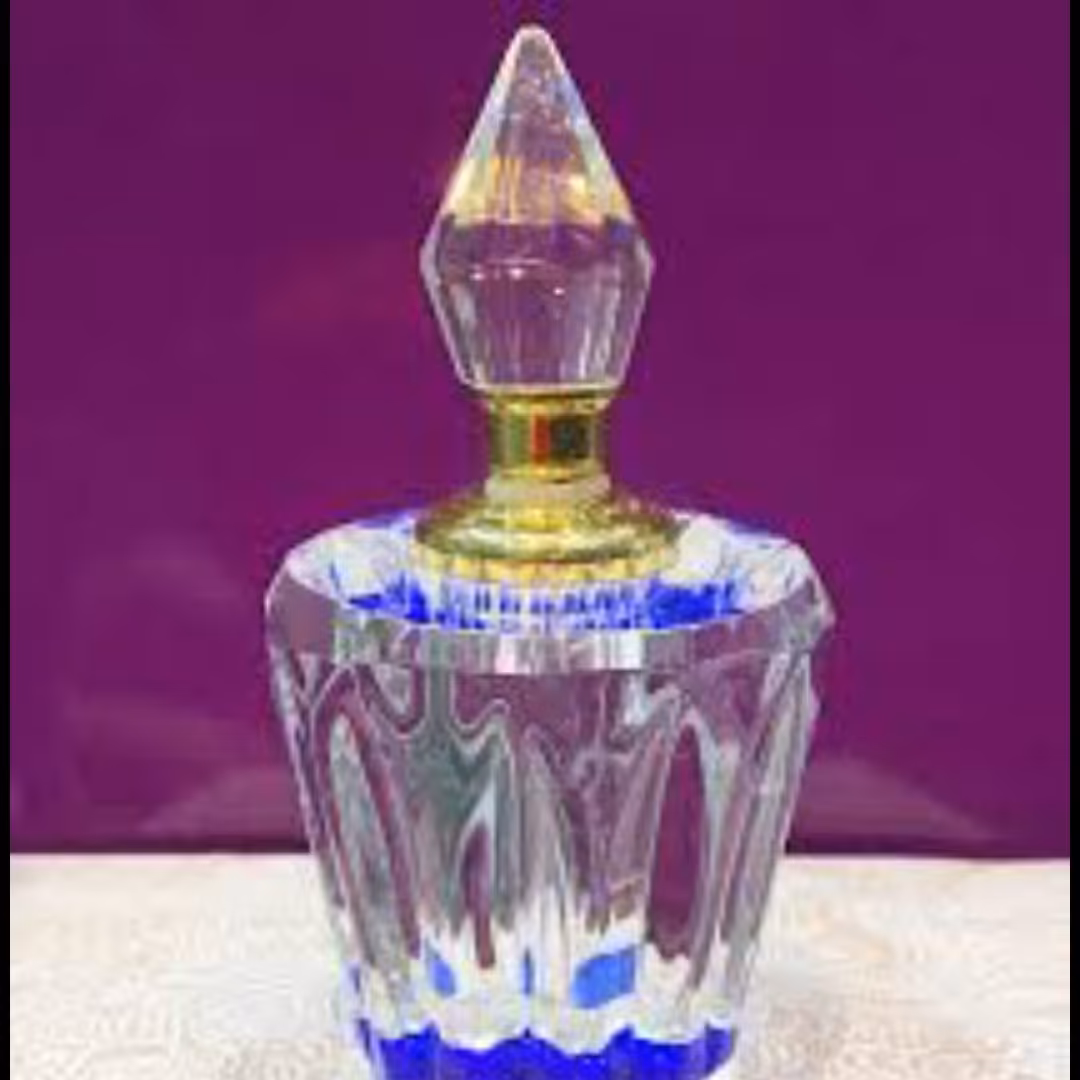 آمور آمور بارایحه ای  شیرین و ملایم عطری جذاب برای بهار و پاییز