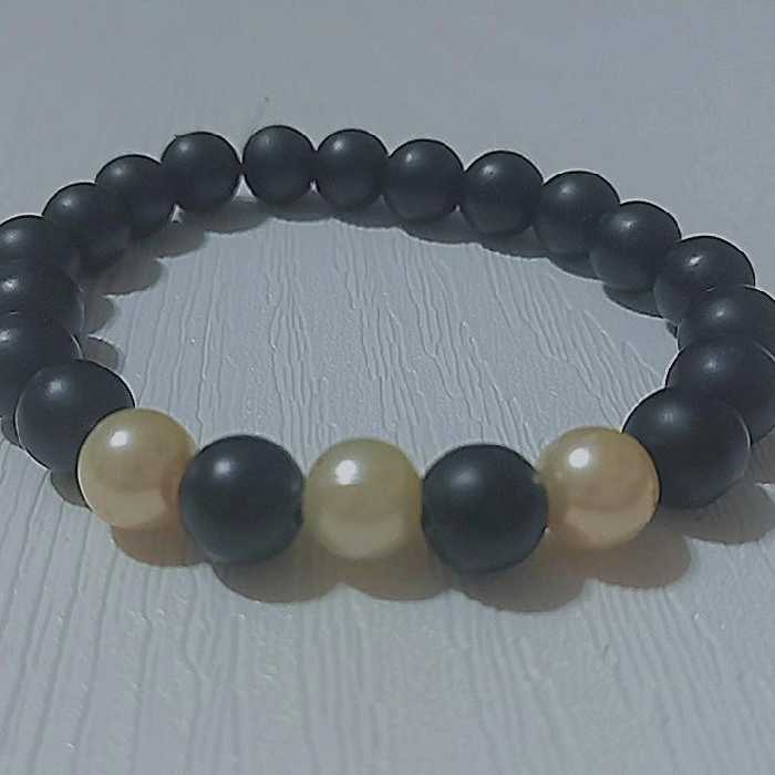 دستبند مشکی با مهره های مات