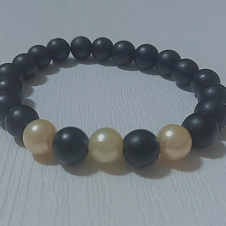 دستبند مشکی با مهره های مات