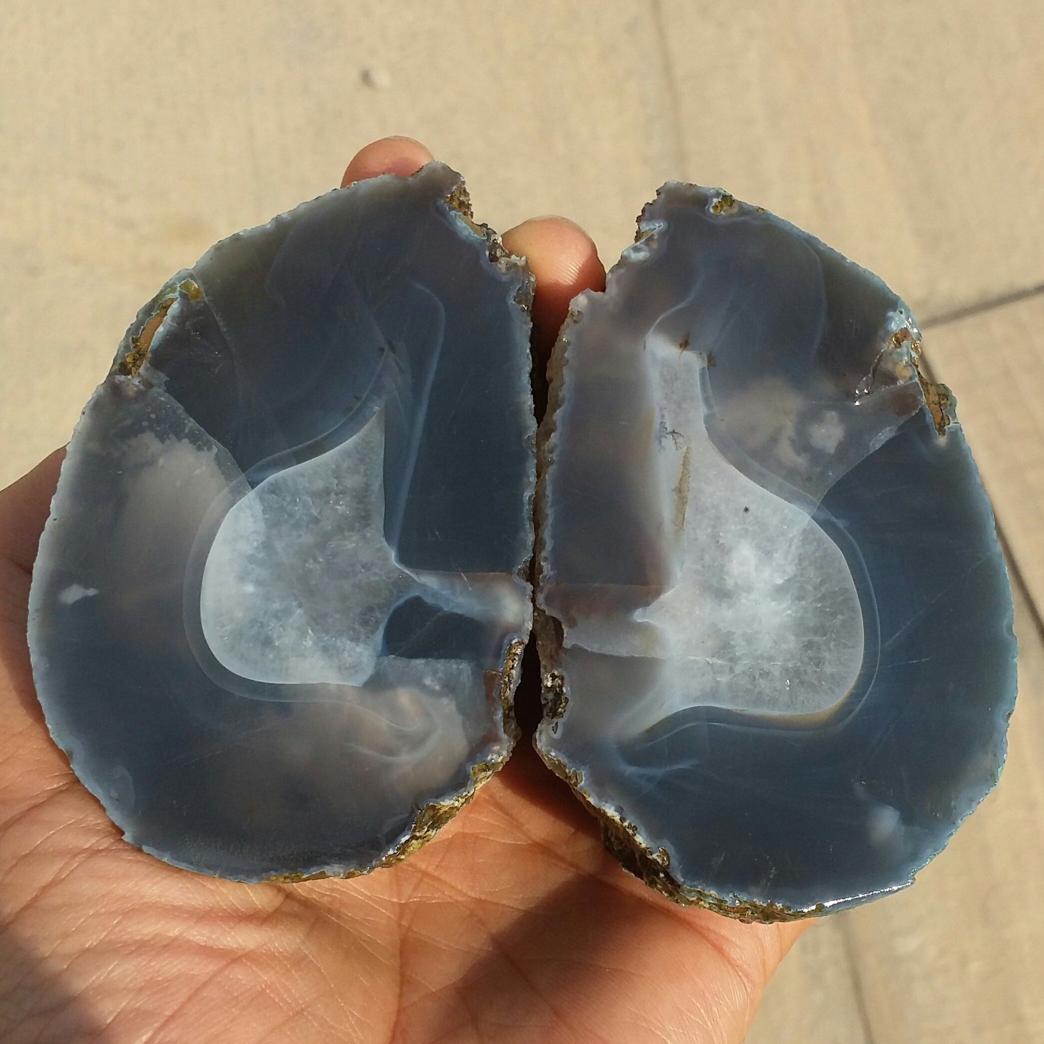 جفت اسلایس سنگ راف غوولپیکر عقیق سلیمانی سه بعدی شاهکار خلقت کاملا طبیعی
با قابلیت ساخت چندین نگین و اسلایس مجدد محشر