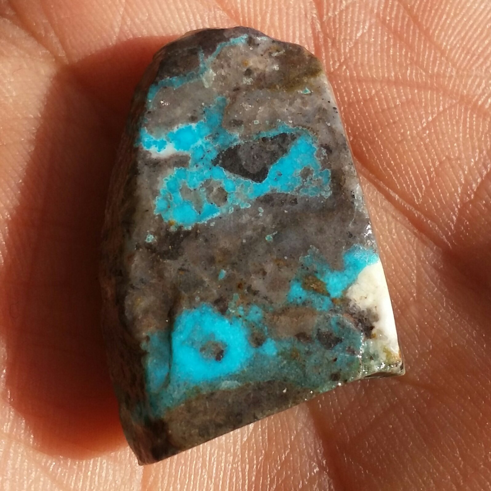 اسلایس سنگ راف فیروزه آبی اصل نیشابور خااااص 100 در 100 طبیعی شاهکار خلقت
مناسب جهت دکوراسیون و ساخت نگین
بینظیر