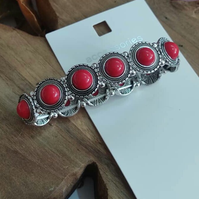دستبند زیبا وشیک قیمت بسیار مناسبرنگ قرمز  تحت لیسانس آلمان 