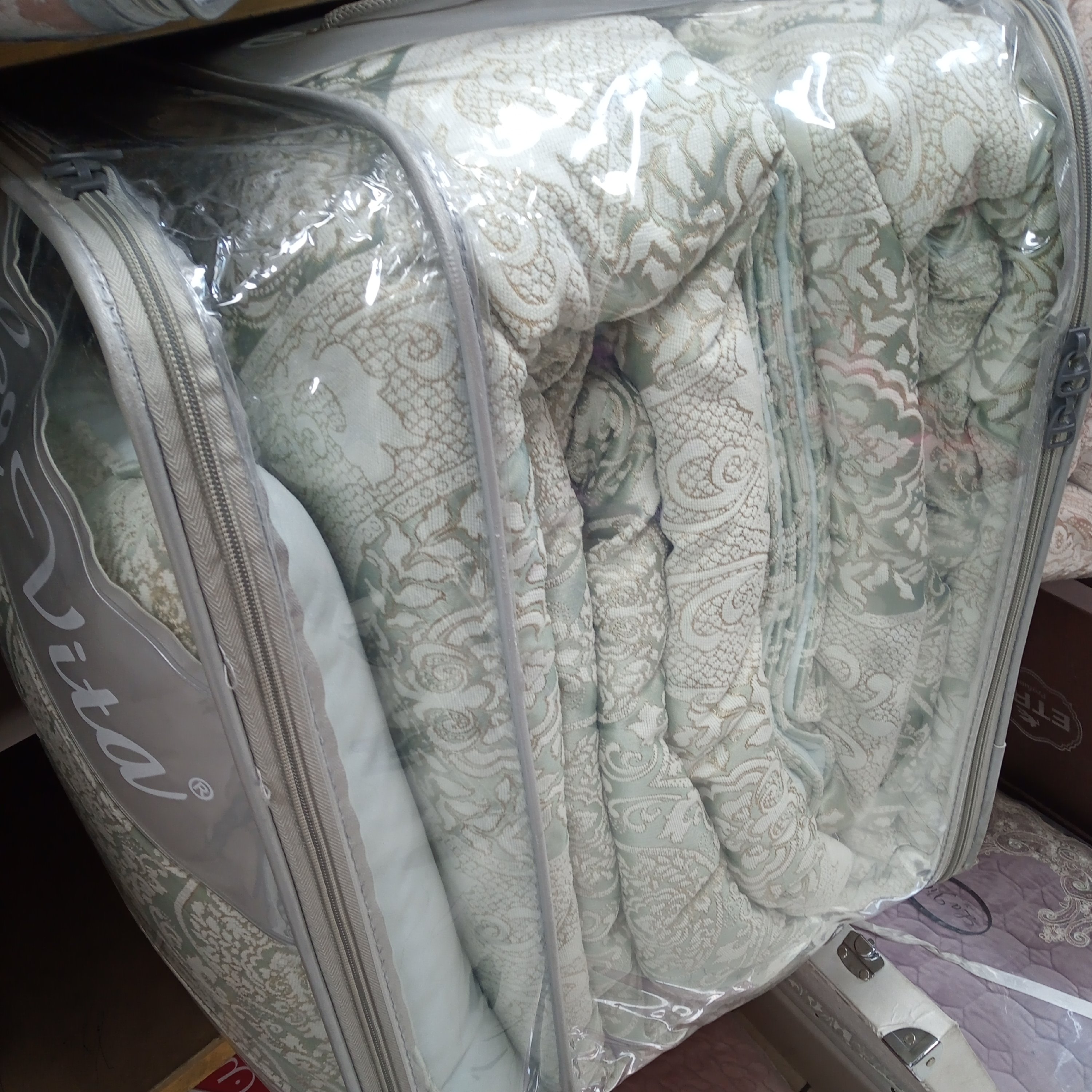 روتختی مخمل لاویتا وارداتی رنگ مغز پسته ای دونفره 8 تیکه_....