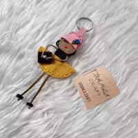 جاکلیدی چرمی
چرم طبیعی بزی 
اندازه 13 سانتی متر 
دوخته شده با نخ ابریشم کنه موم زده