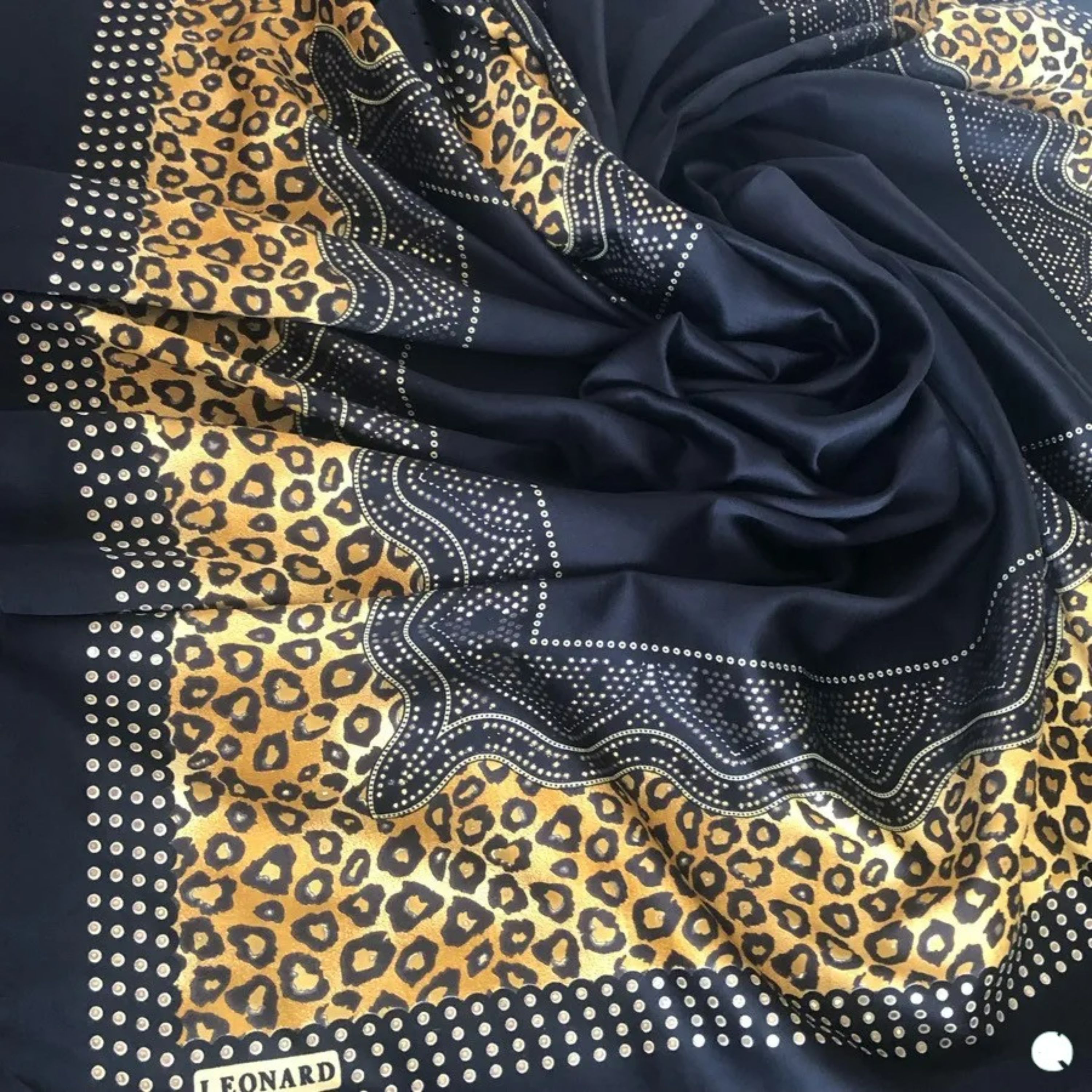 روسری ابریشم نخ طلا کوب سایز 90 در 90