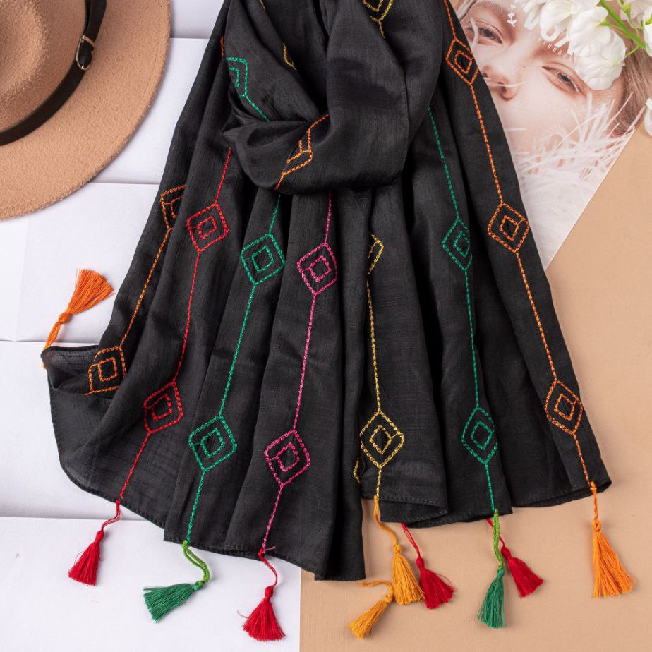شال گلدوزی شده