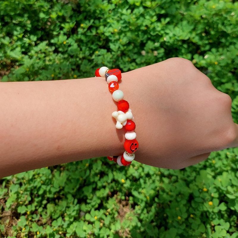 دستبند قرمز پاستیلی تک نسخه بسیار زیبا و خو دست